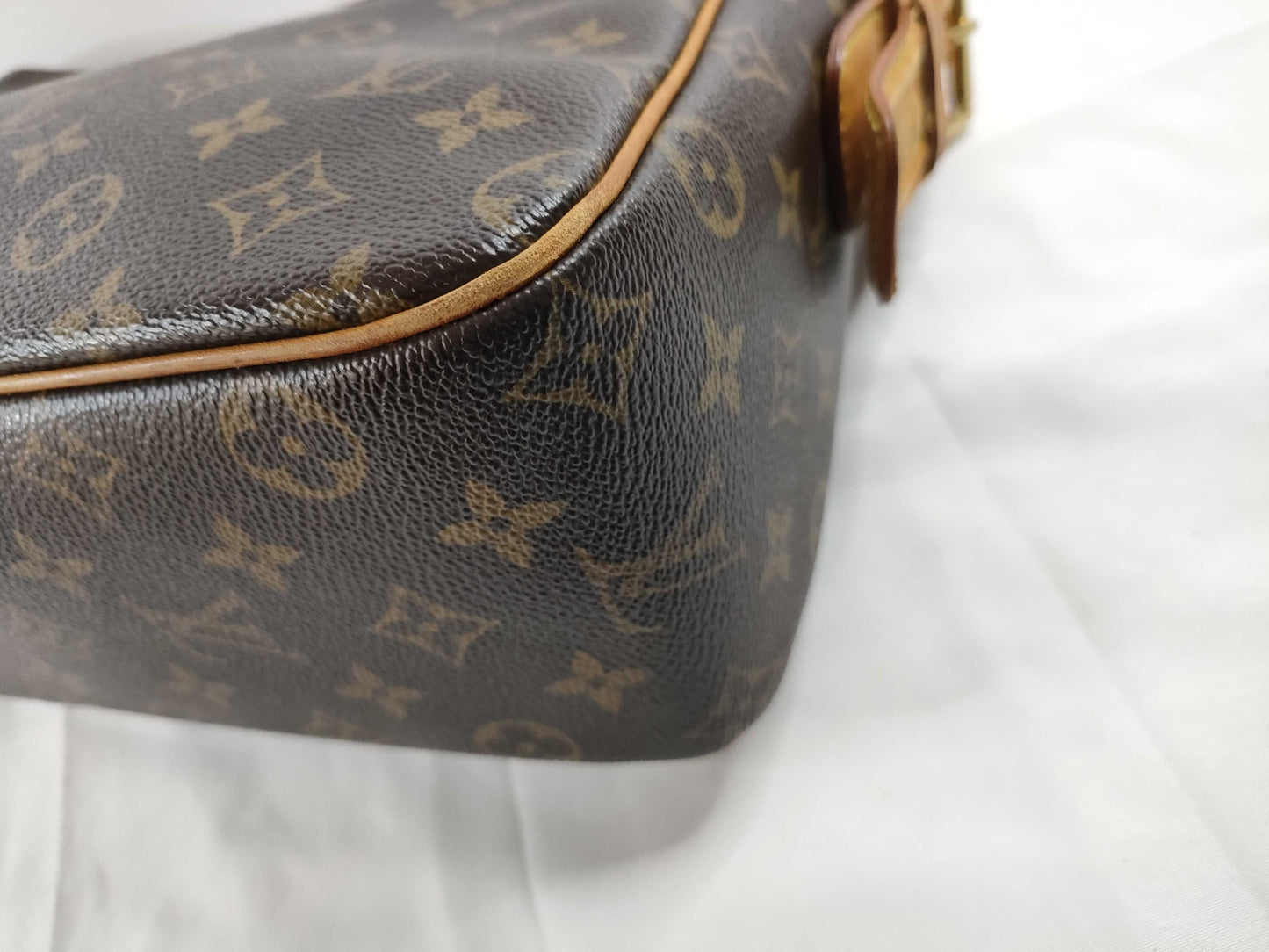 LOUIS VUITTON Monogram Viva Cite GM M51163 Shoulder Bag with Rip