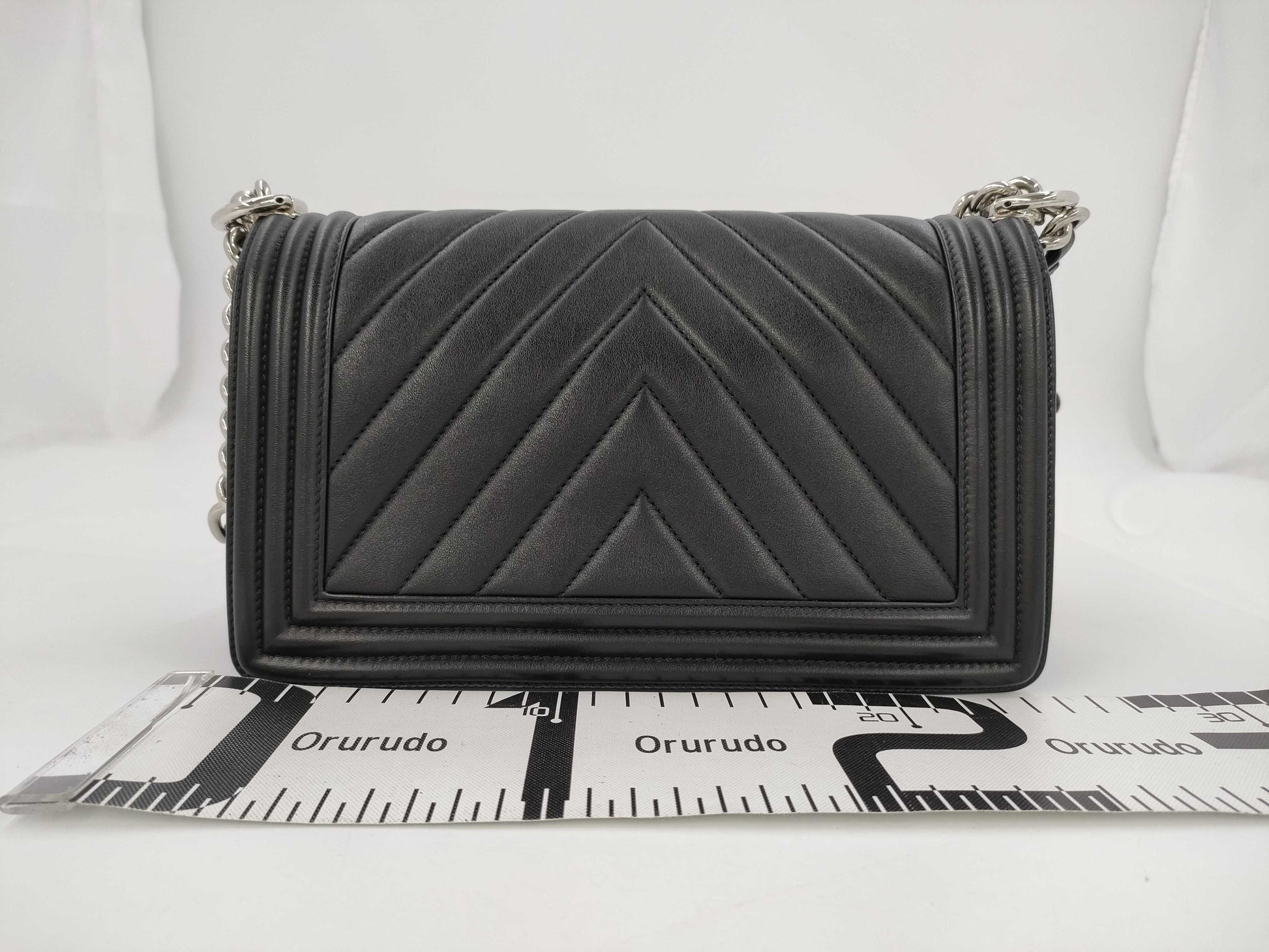 CHANEL Boy Chanel 25 Chevron Lambskin Shoulder Bag with Silver Hardware A67086