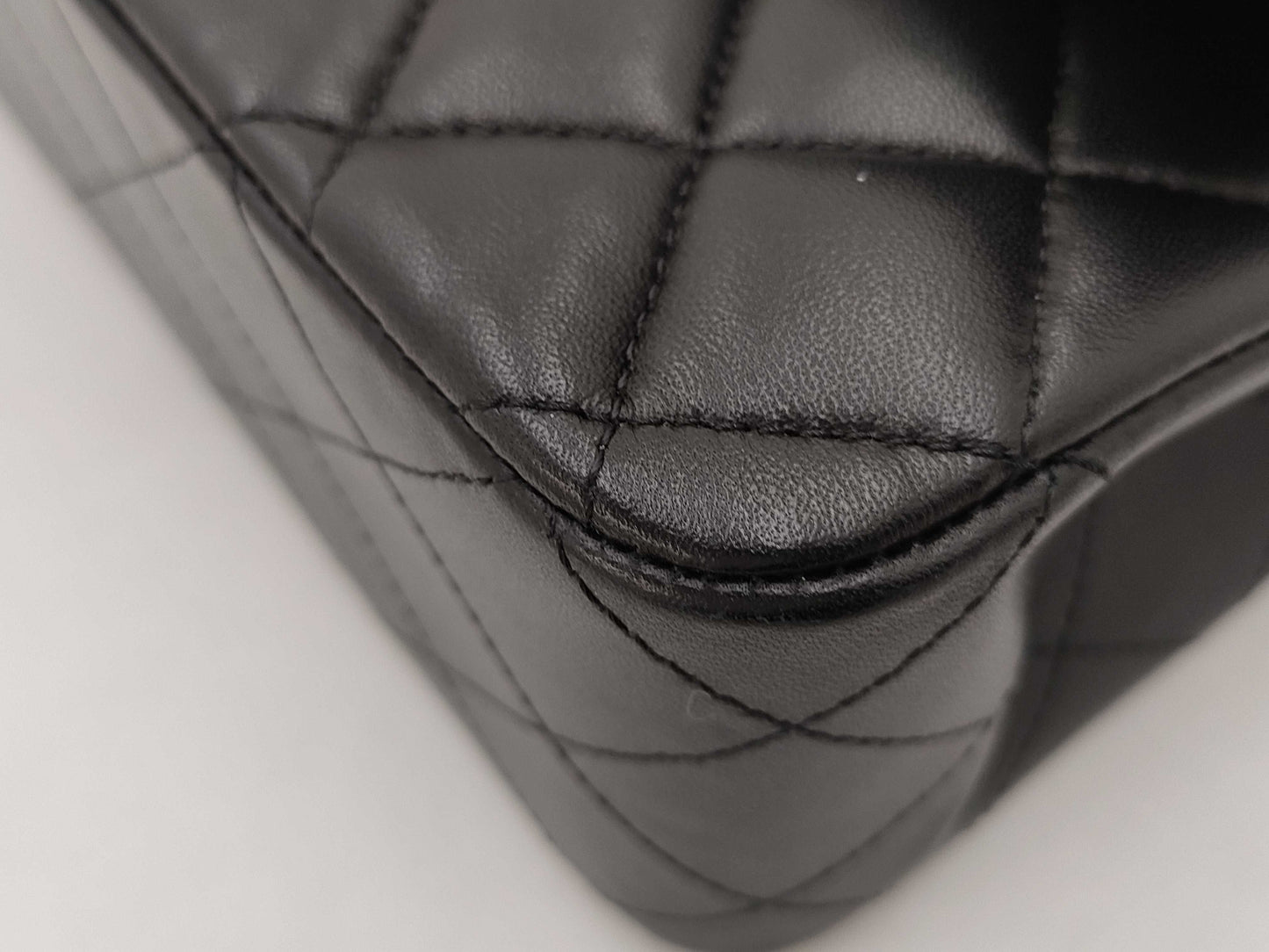 CHANEL CHANEL Matelasse 25 Classic Lambskin Shoulder Bag with Gold Hardware A01112