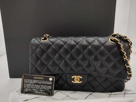 CHANEL CHANEL Matelasse 25 Classic Lambskin Shoulder Bag with Gold Hardware A01112