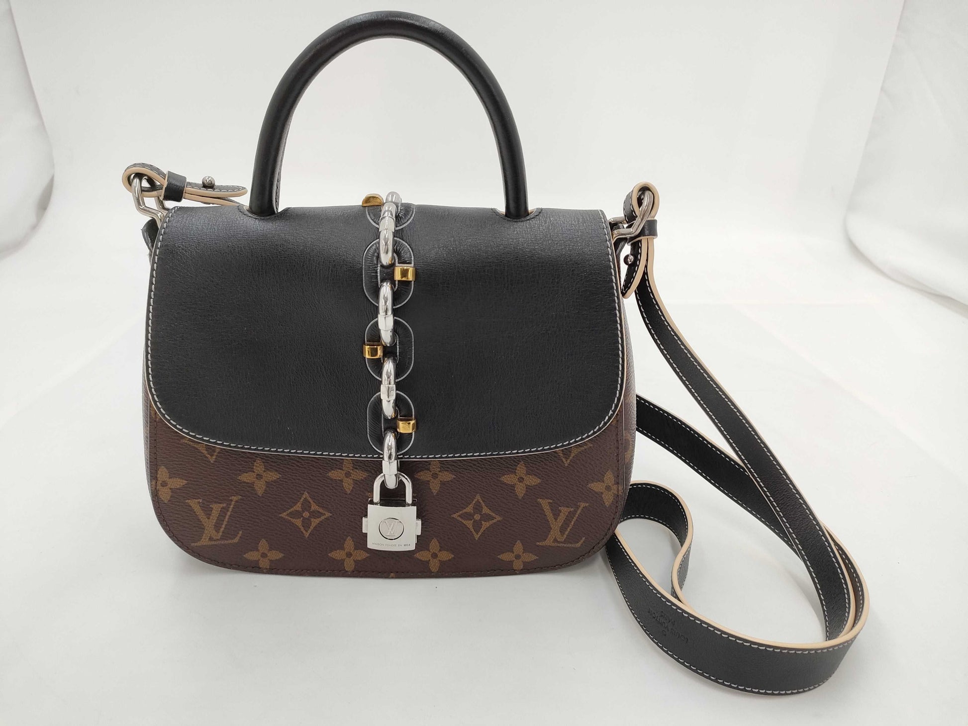 LOUIS VUITTON Louis Vuitton Monogram Chain It M44115 Shoulder Bag
