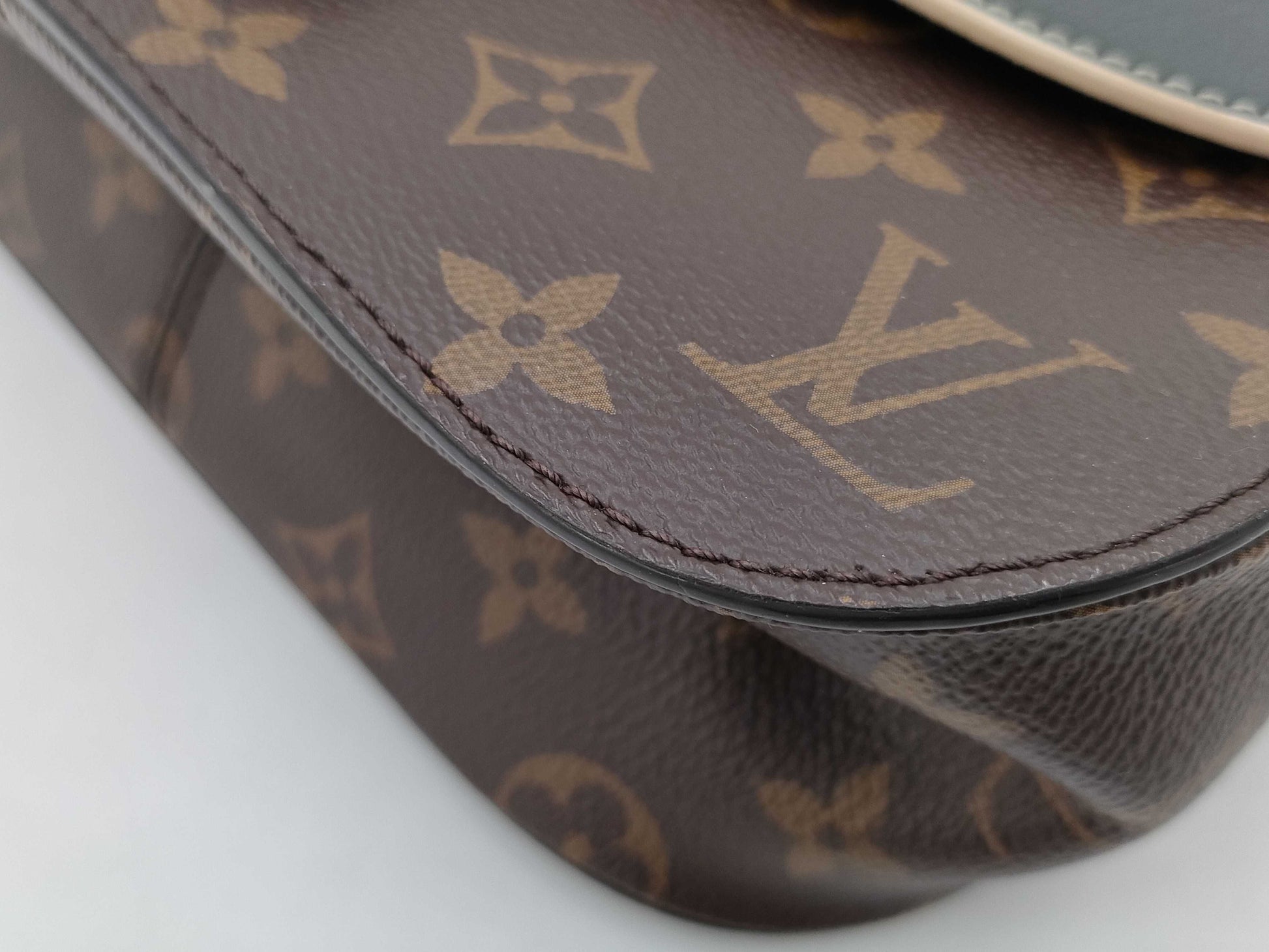 LOUIS VUITTON Louis Vuitton Monogram Chain It M44115 Shoulder Bag