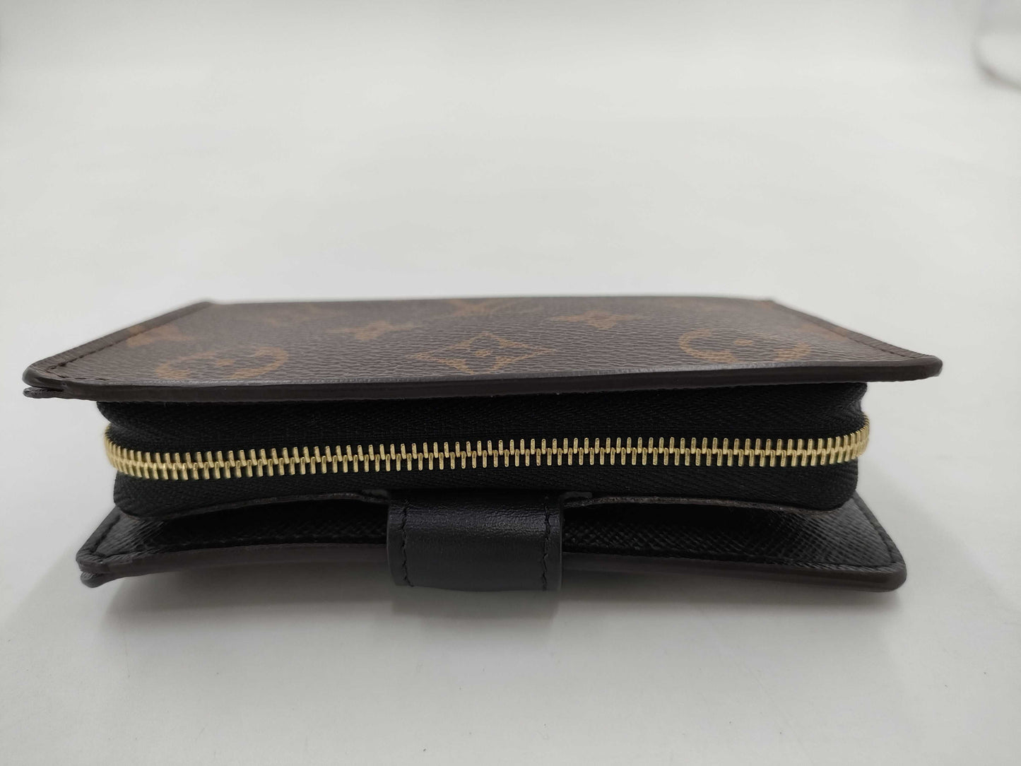 LOUIS VUITTON Monogram Canvas Giant Reverse Canvas Portefeuille Juliette M69432 Wallet