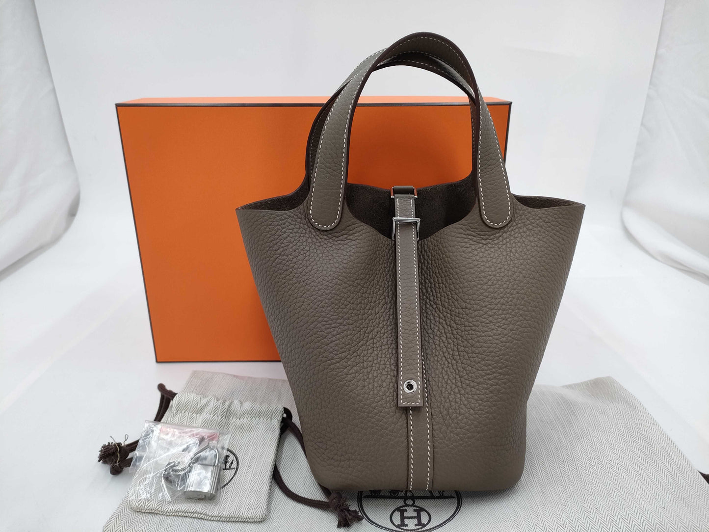 HERMES Picotin Lock 18 Taurillon Clemence Leather Handbag with Silver Hardware, K Stamp