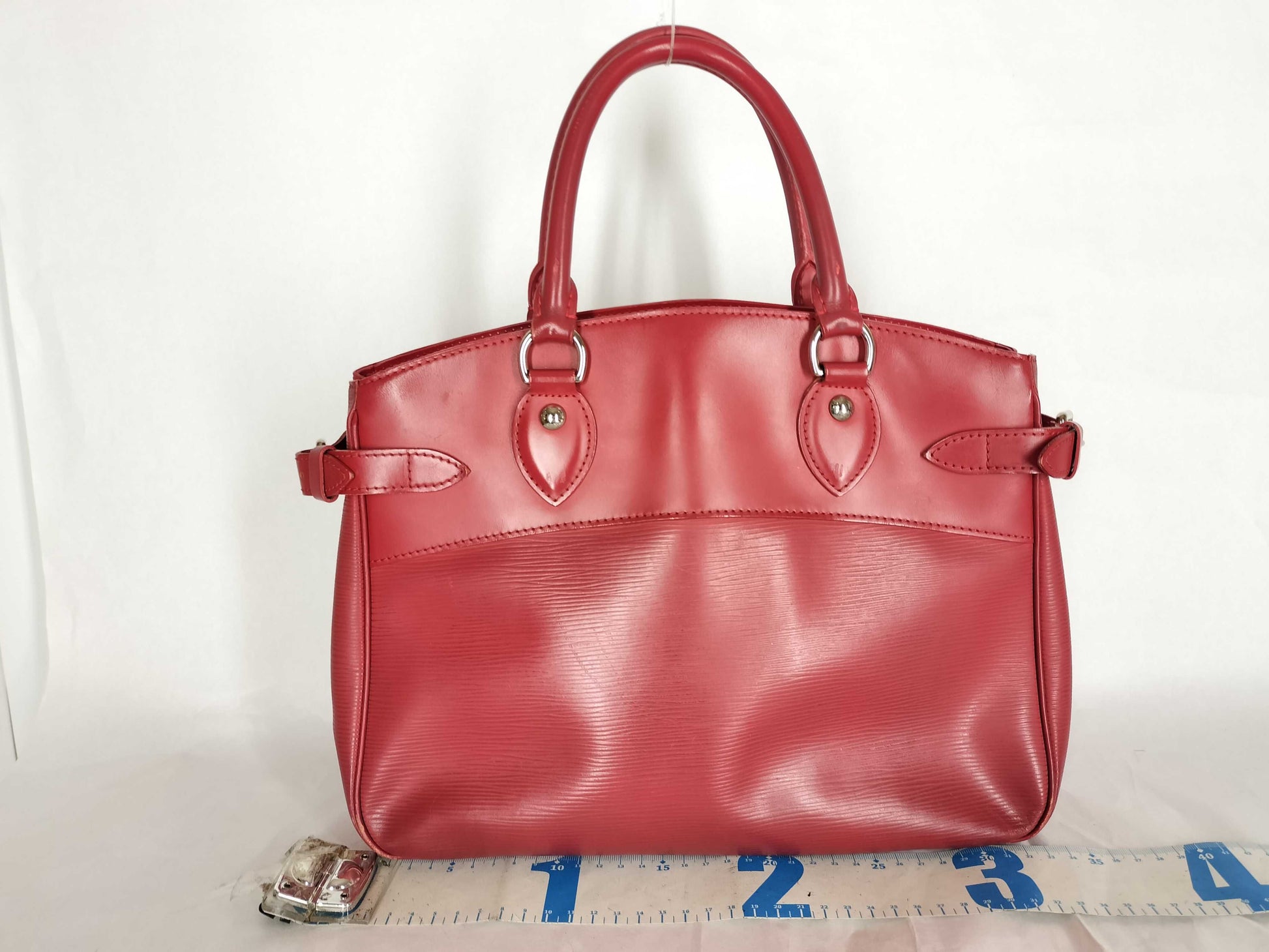 LOUIS VUITTON LV Passy PM Epi Red M5926E Handbag