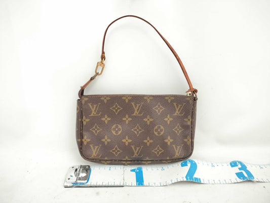LOUIS VUITTON Monogram Louis Vuitton Monogram Pochette Accessoires Pouch
