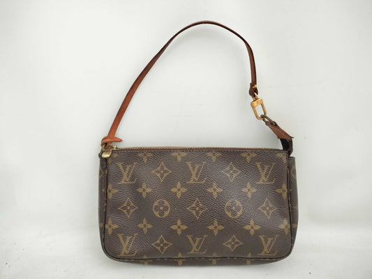 LOUIS VUITTON Monogram Louis Vuitton Monogram Pochette Accessoires Pouch