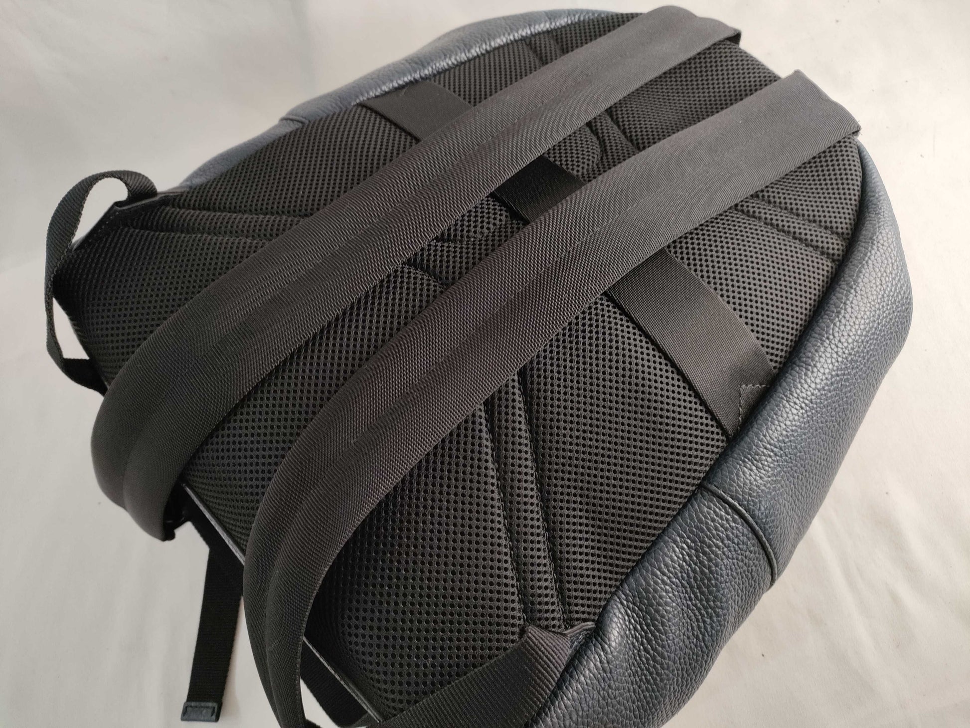 Salvatore Ferragamo Ferragamo logo leather backpack in navy
