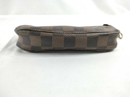 LOUIS VUITTON Damier LV Pouch Pouch