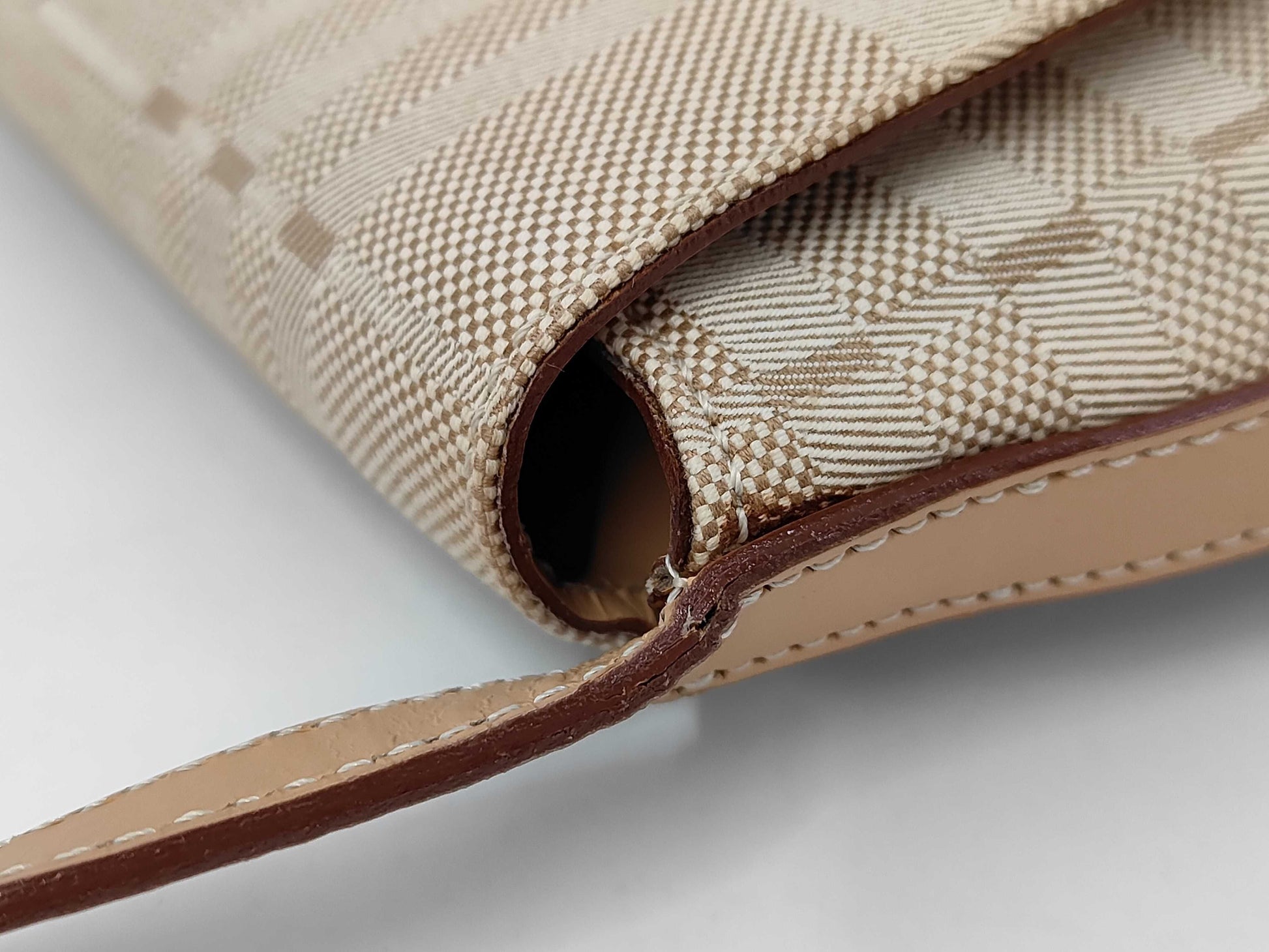 BURBERRY London One Shoulder Canvas Beige Check Shoulder Bag