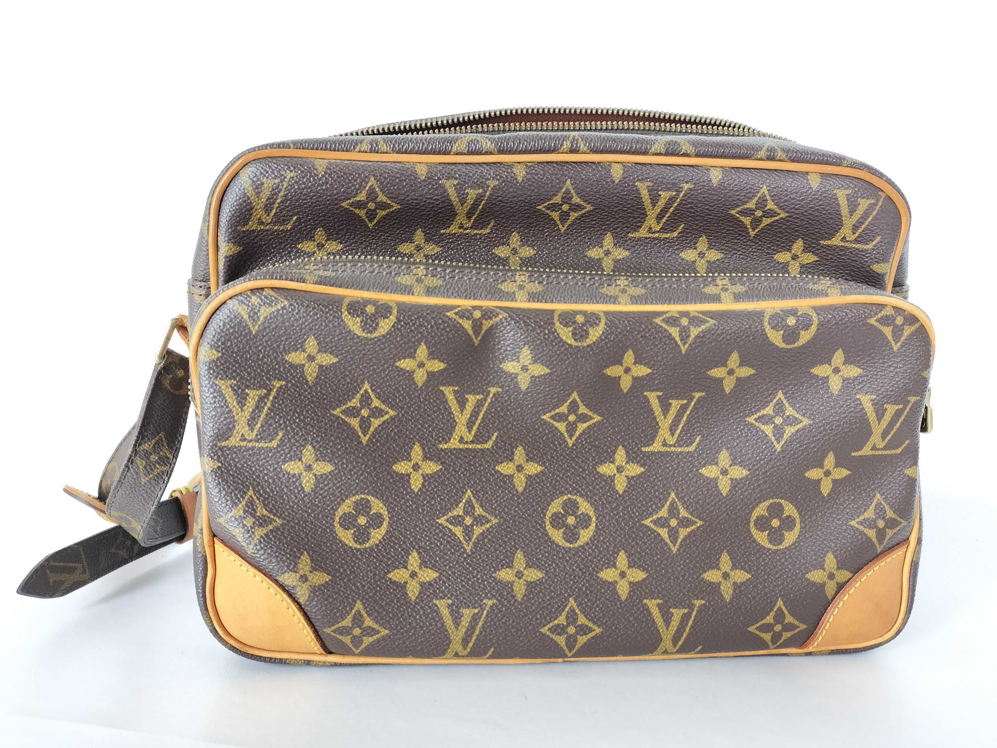 LOUIS VUITTON Monogram LOUIS VUITTON Louis Vuitton Monogram Nile M45244 Shoulder Bag Shoulder Bag