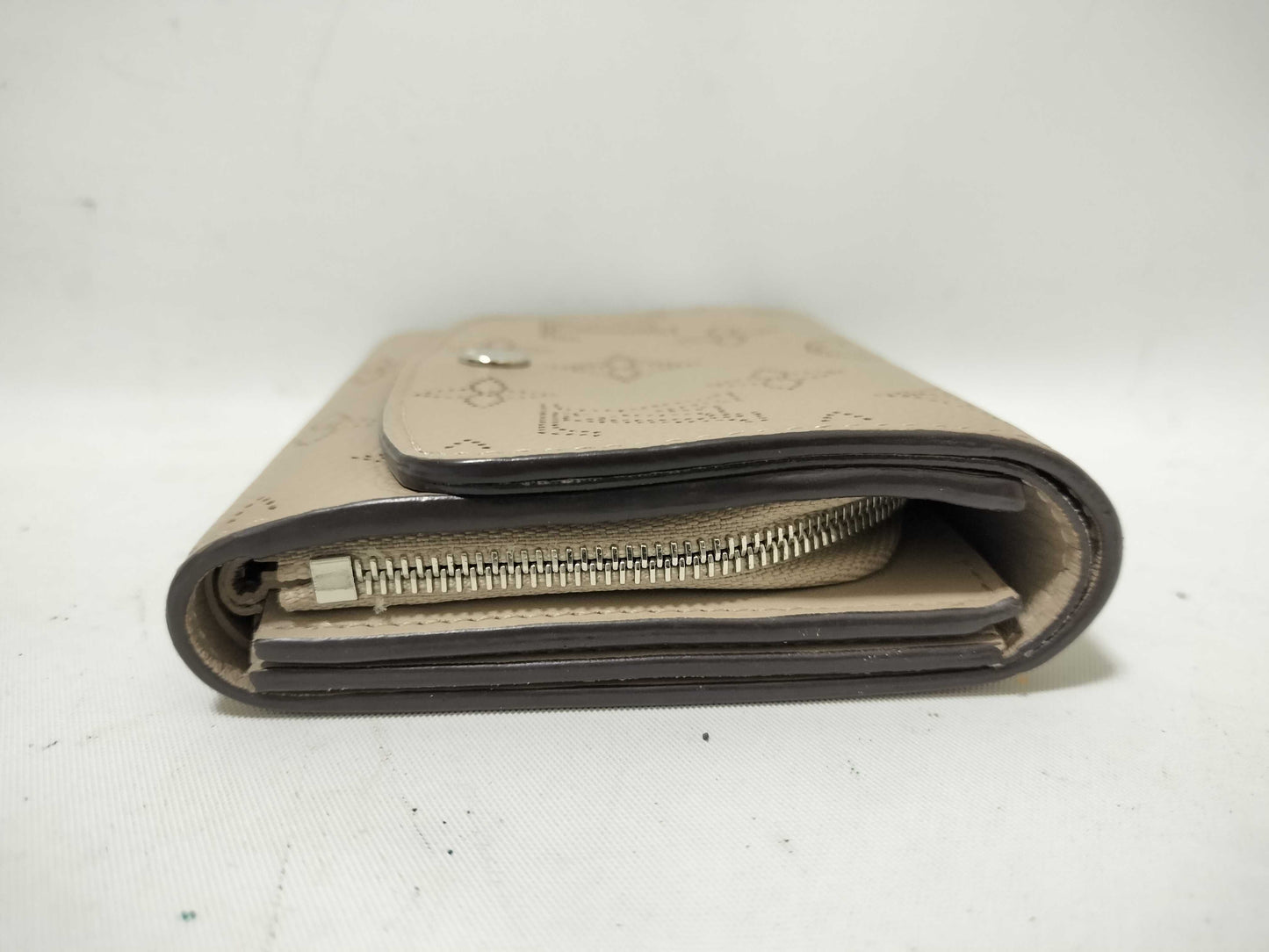 LOUIS VUITTON Mahina Vuitton Mahina Wallet Compact Wallet Wallet