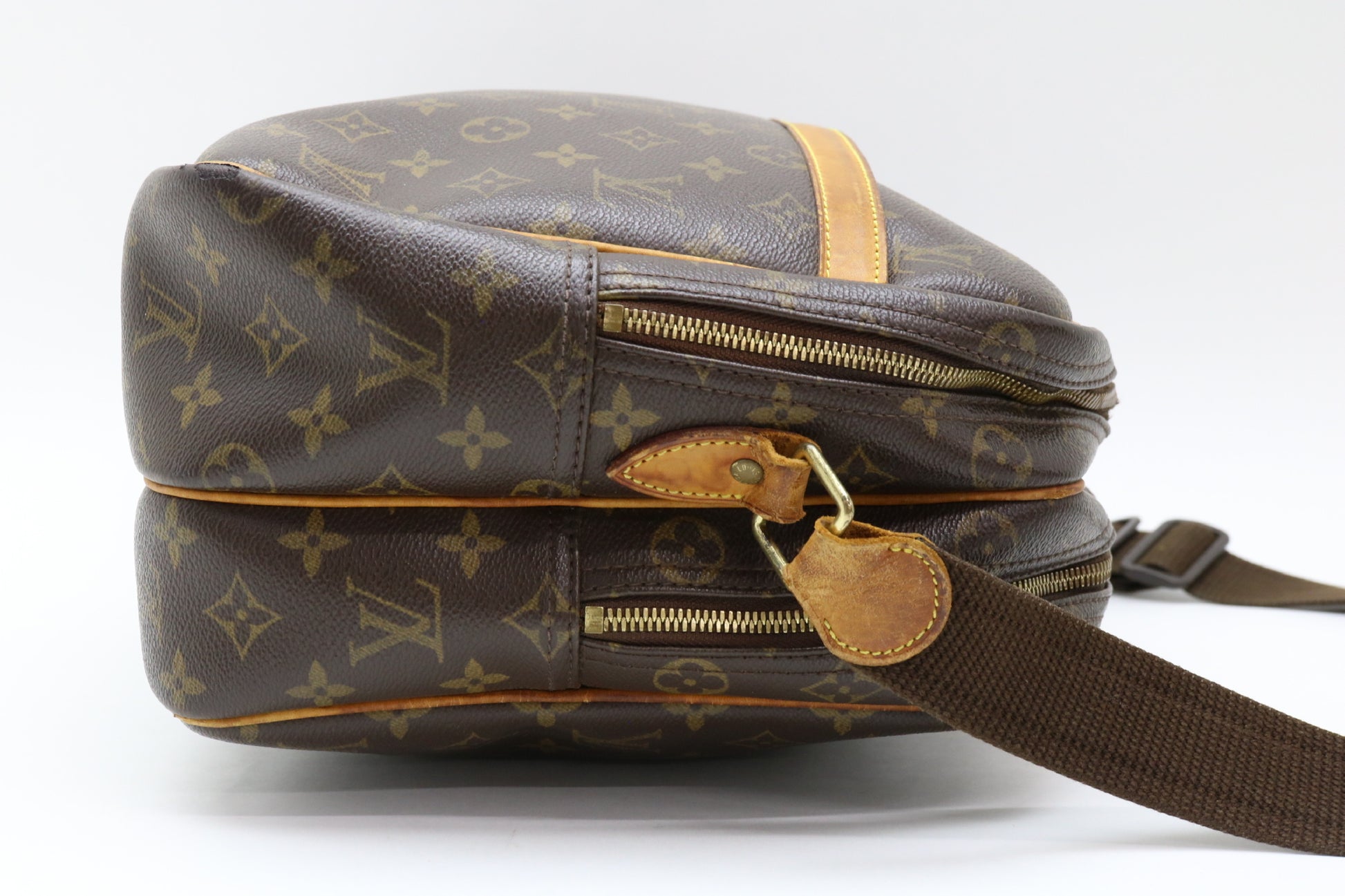 LOUIS VUITTON Monogram Reporter GM Shoulder Bag