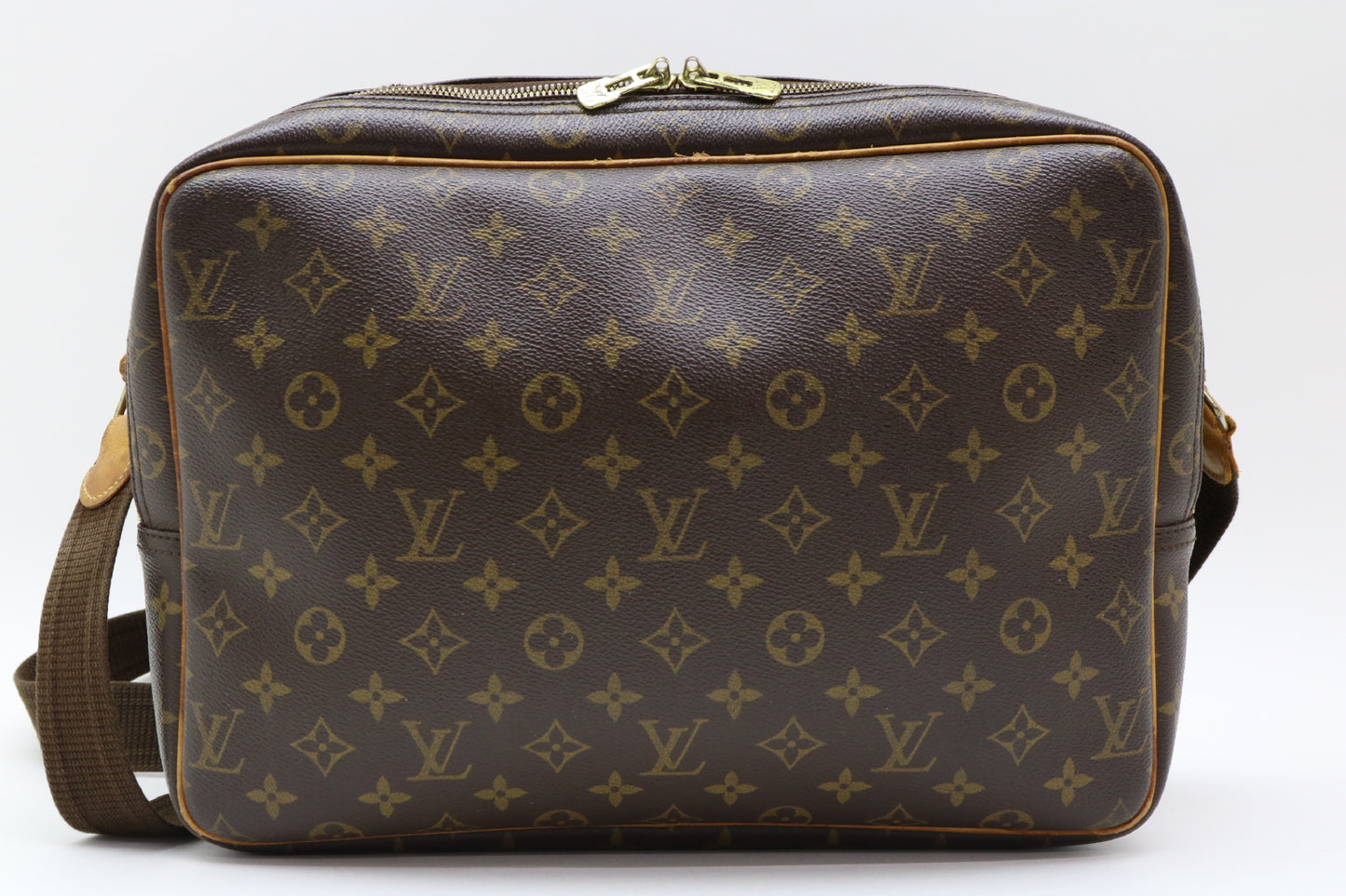 LOUIS VUITTON Monogram Reporter GM Shoulder Bag
