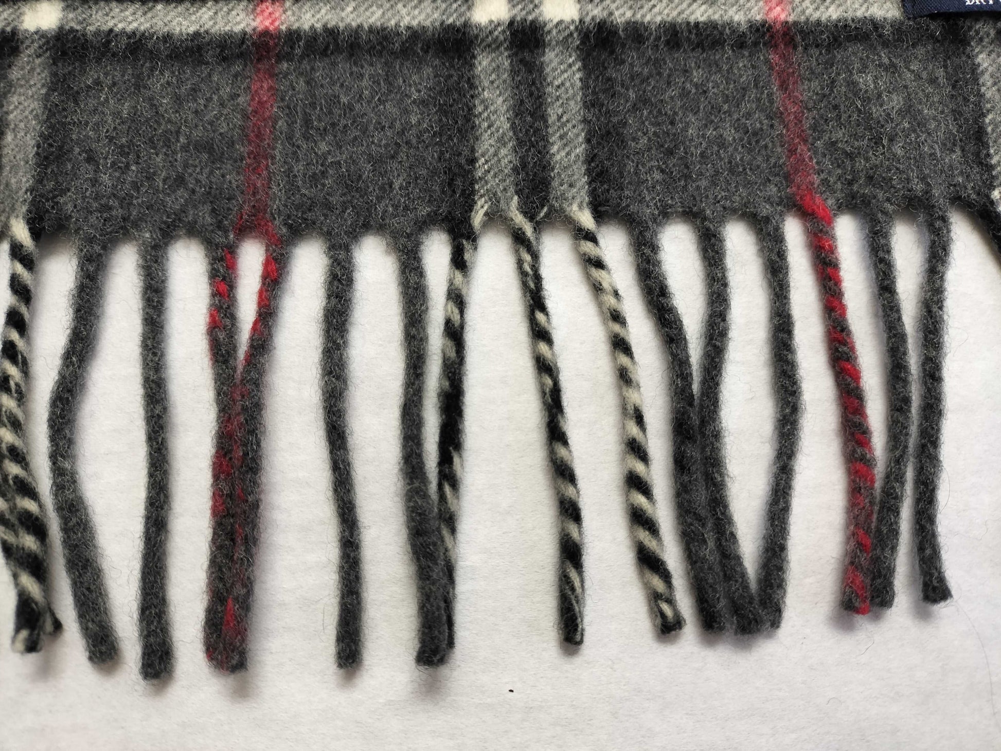 BURBERRY BURBERRY Novacheck 100% Cashmere Muffler Grey Muffler