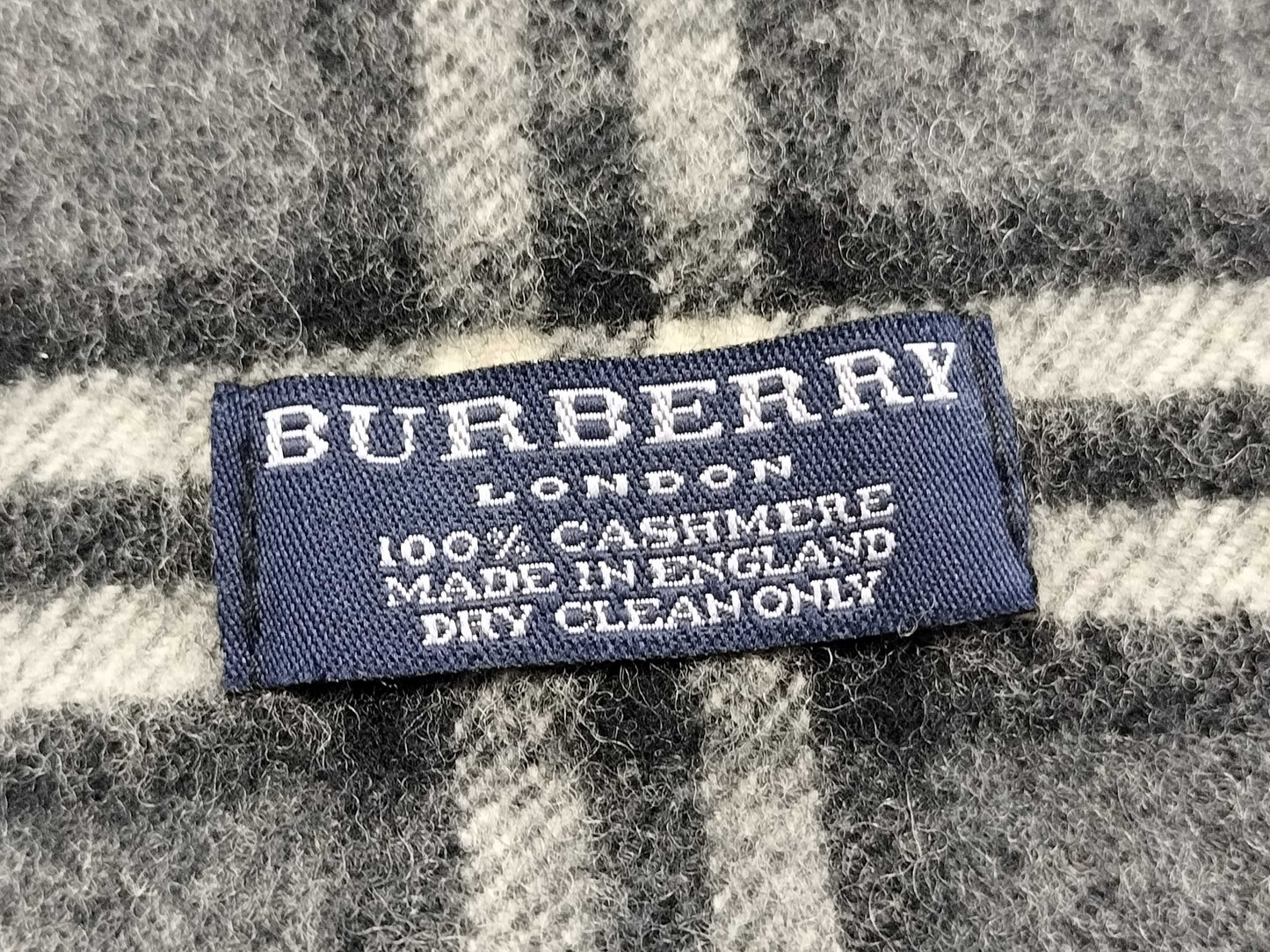 BURBERRY BURBERRY Novacheck 100% Cashmere Muffler Grey Muffler