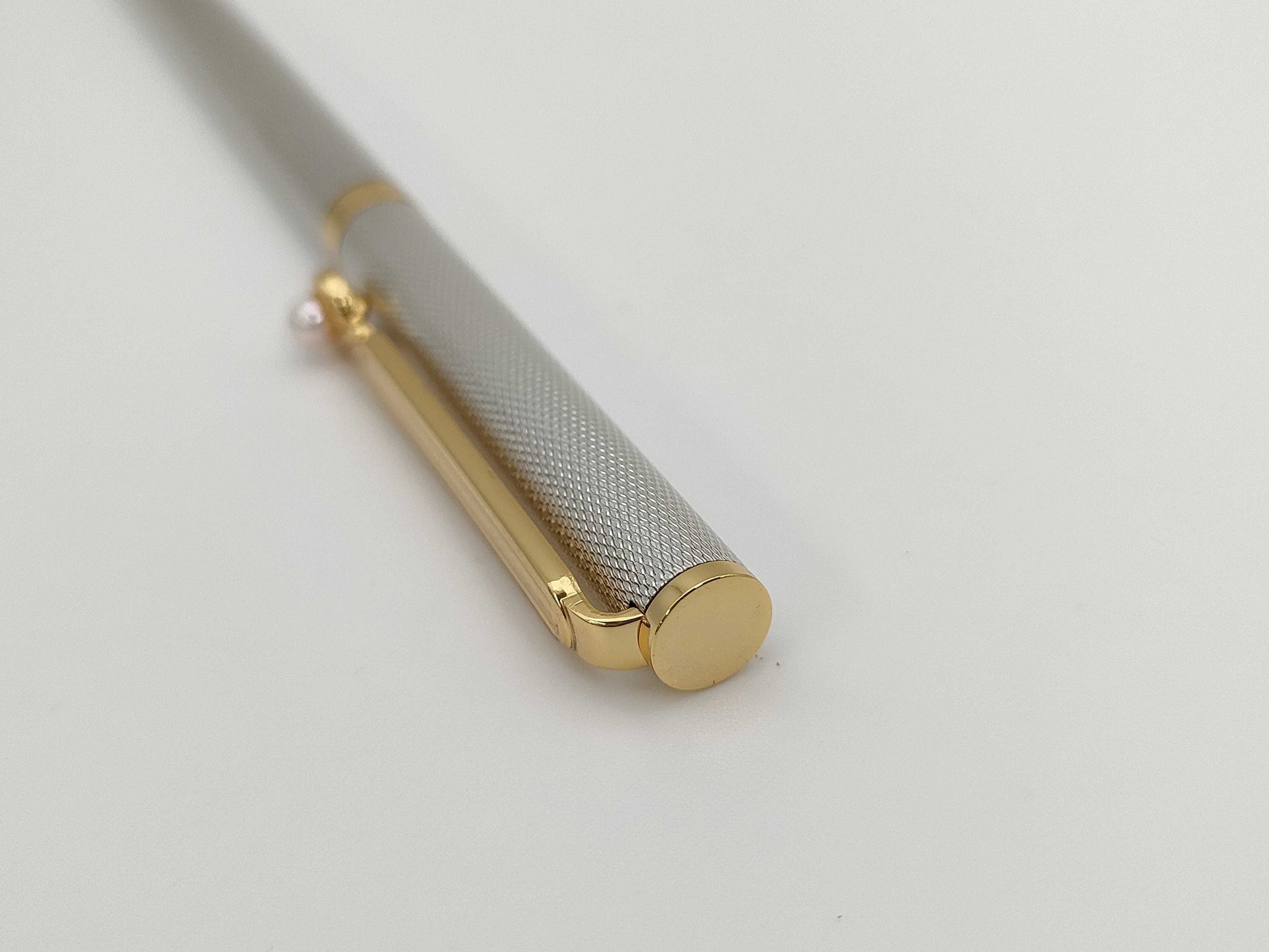 MIKIMOTO Mikimoto Ballpoint Pen with Pearl Pen / Fountain Pen