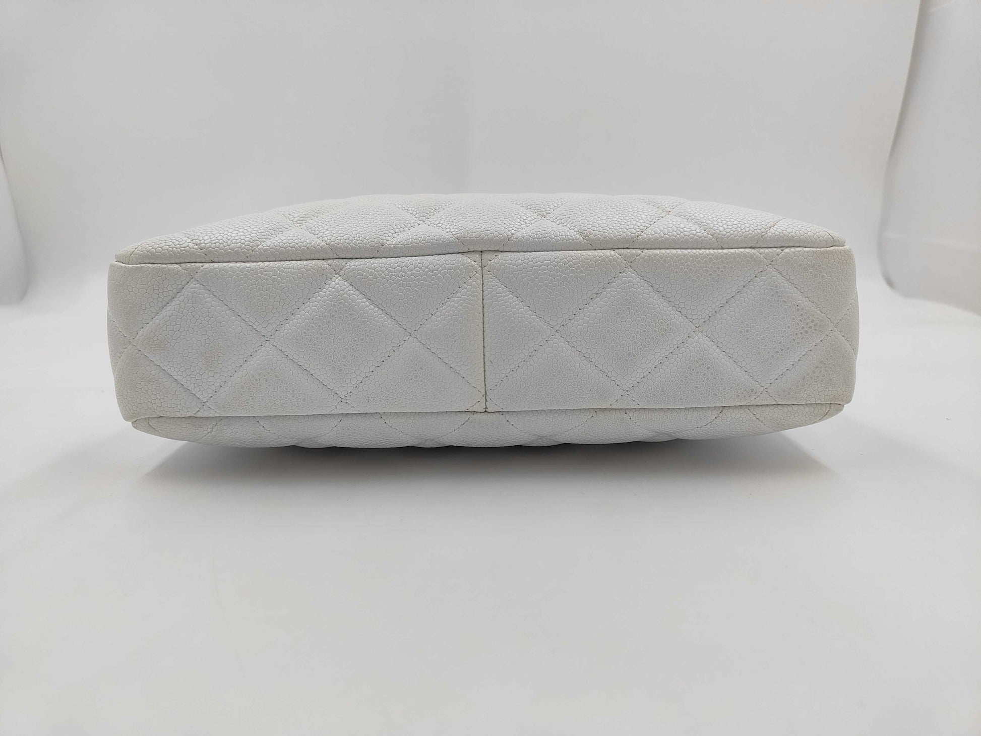 CHANEL Caviar Skin White Shoulder Bag