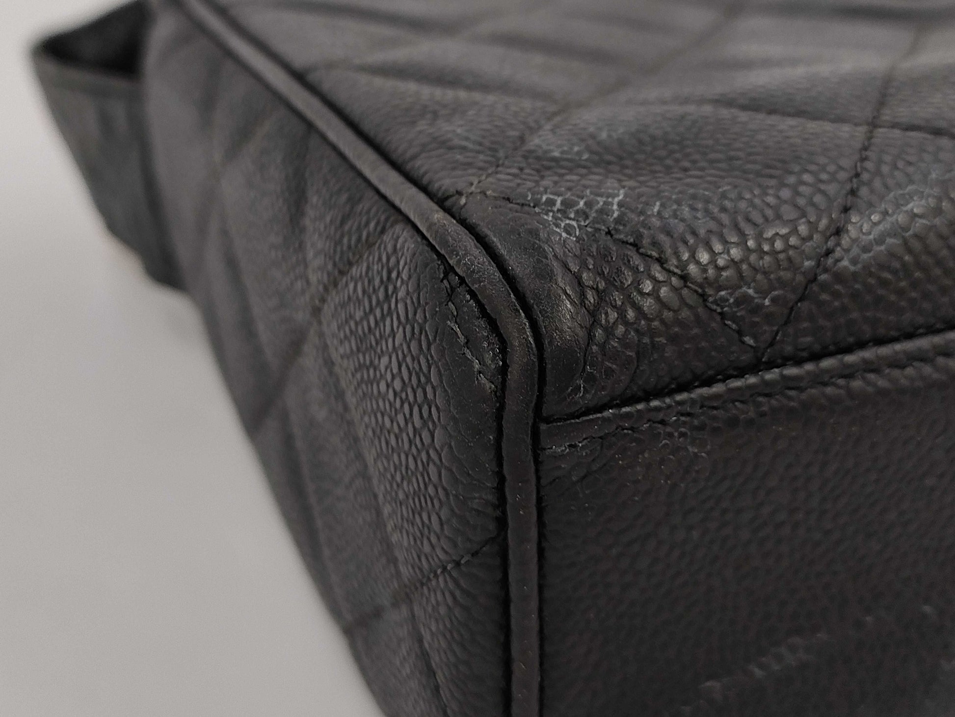 CHANEL Caviar Skin Shoulder Bag with Seal 3rd Generation Shoulder Bag