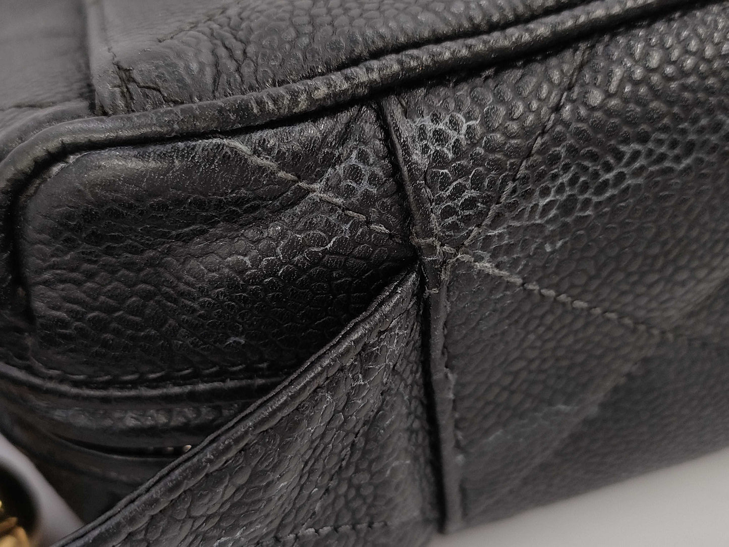 CHANEL Caviar Skin Shoulder Bag with Seal 3rd Generation Shoulder Bag