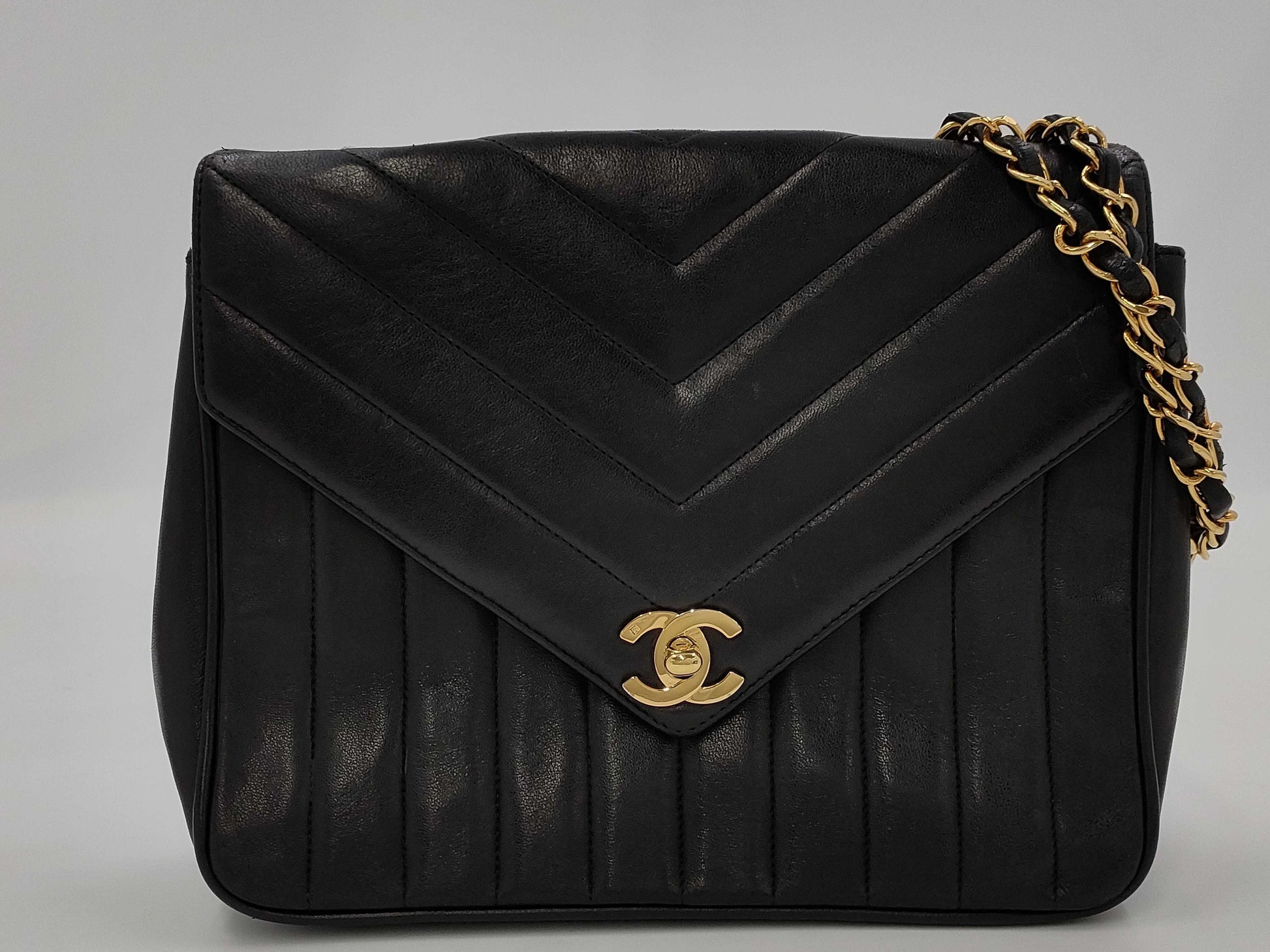 CHANEL Mademoiselle V-Stitch Chain Shoulder Bag with Seal 2nd Generation Shoulder Bag