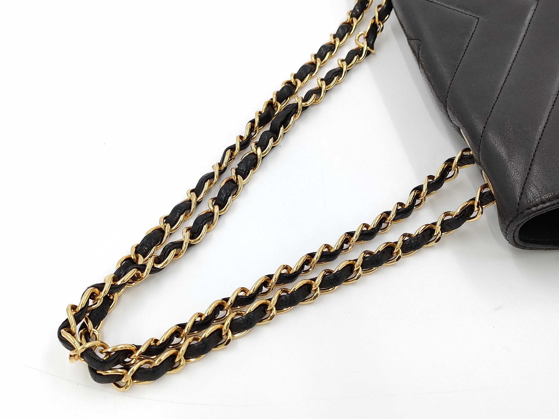 CHANEL Mademoiselle V-Stitch Chain Shoulder Bag with Seal 2nd Generation Shoulder Bag