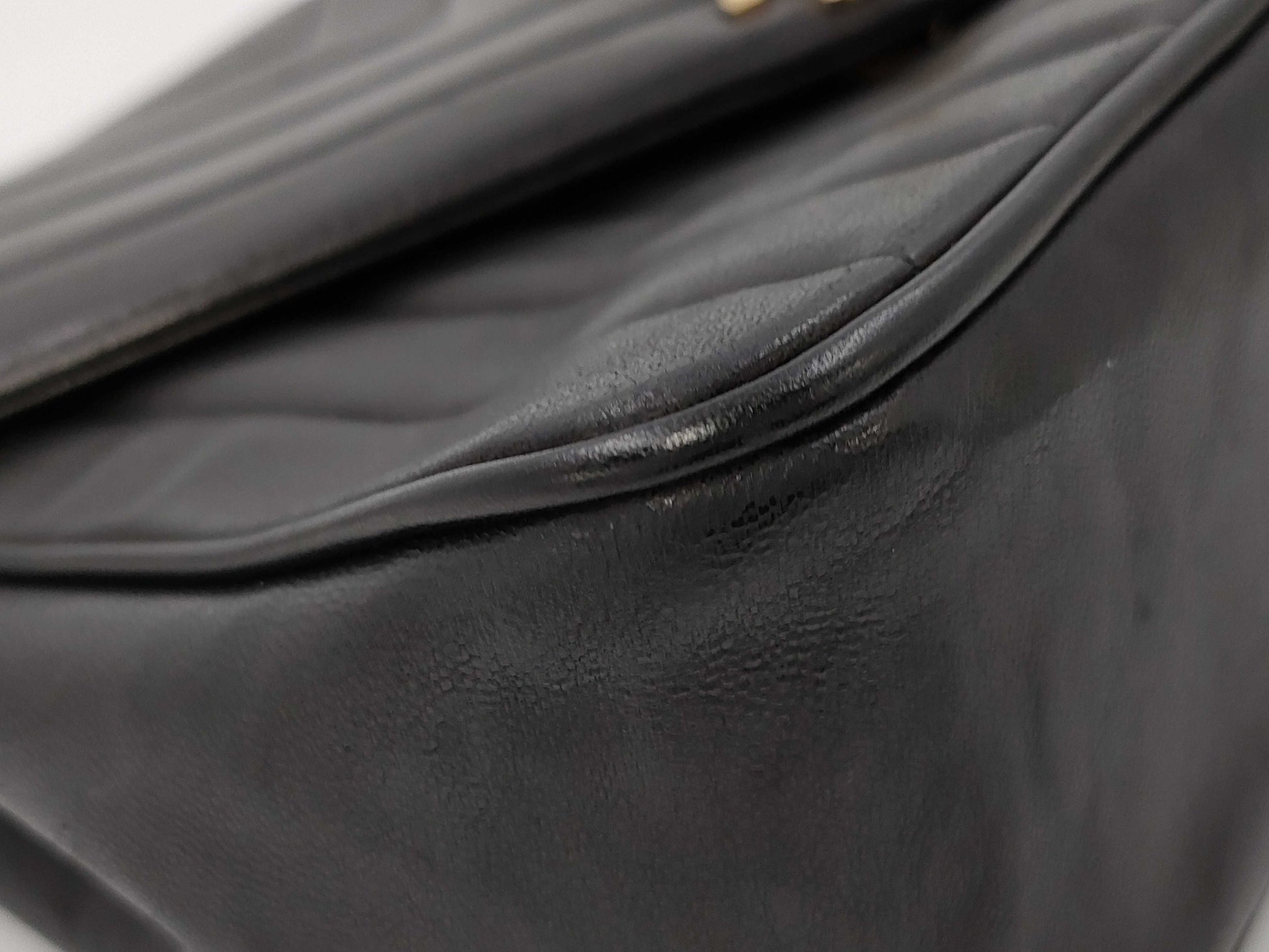 CHANEL Mademoiselle V-Stitch Chain Shoulder Bag with Seal 2nd Generation Shoulder Bag