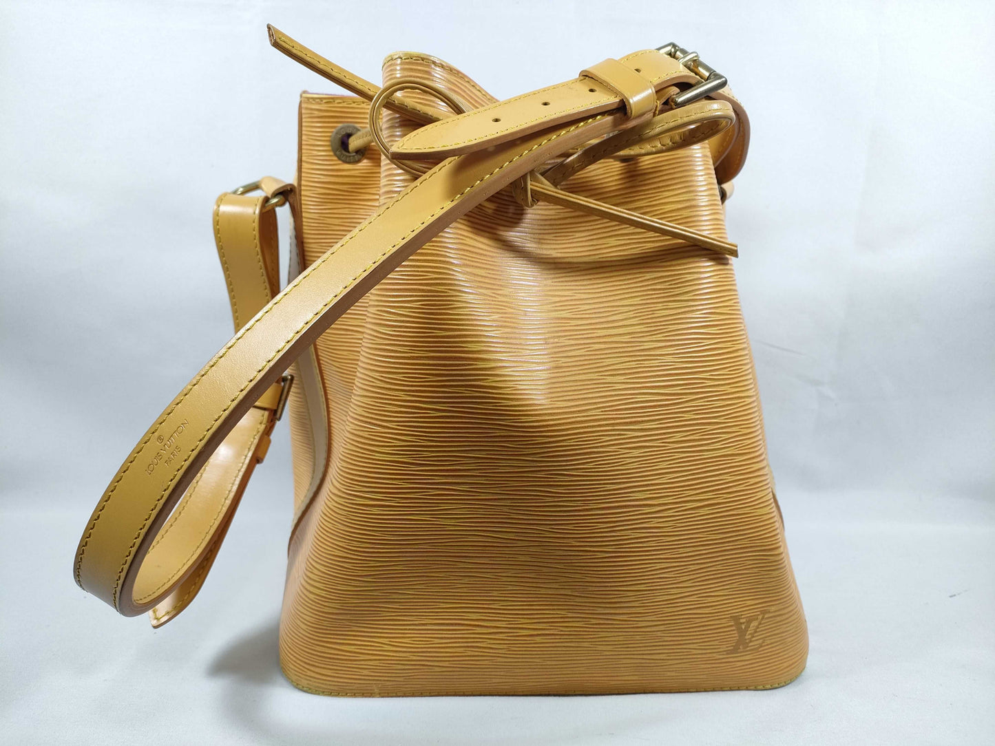 LOUIS VUITTON Epi Vuitton Epi Petit Noe M44109 AR0955 Tote Bag