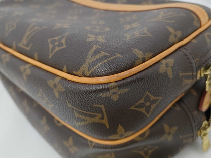 LOUIS VUITTON Monogram Reporter Shoulder Bag