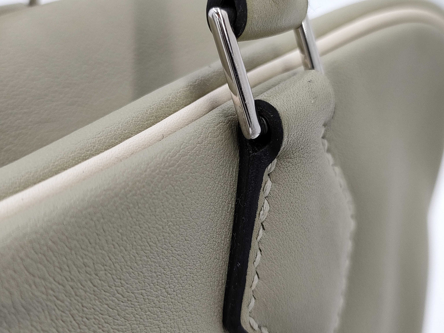 HERMES Plume 28 Vosswift Sage Cre SS A Engraved Pouch