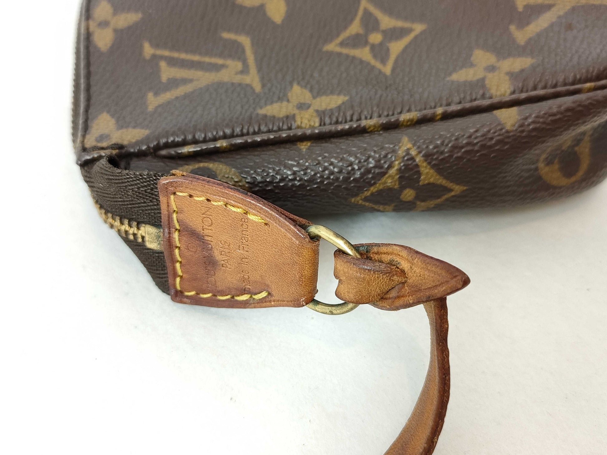LOUIS VUITTON Monogram LV Monogram Pochette Accessory Pouch M51980 Zipper Pull Broken Pouch
