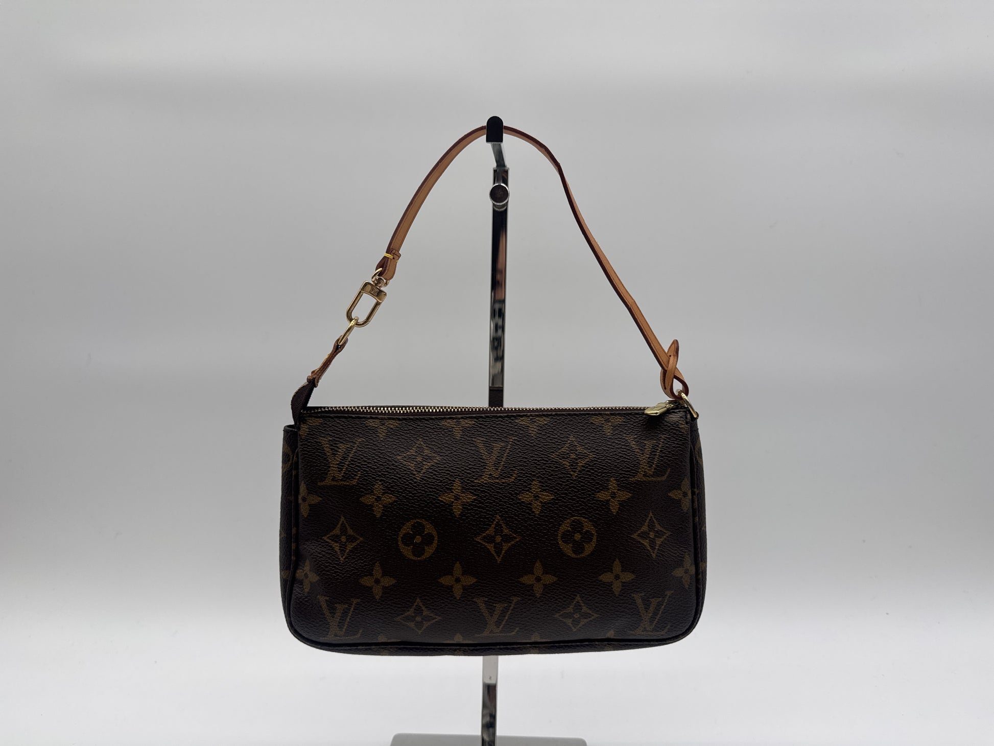 LOUIS VUITTON LOUIS VUITTON Pochette Accessoir Monogram Pouch Pouch