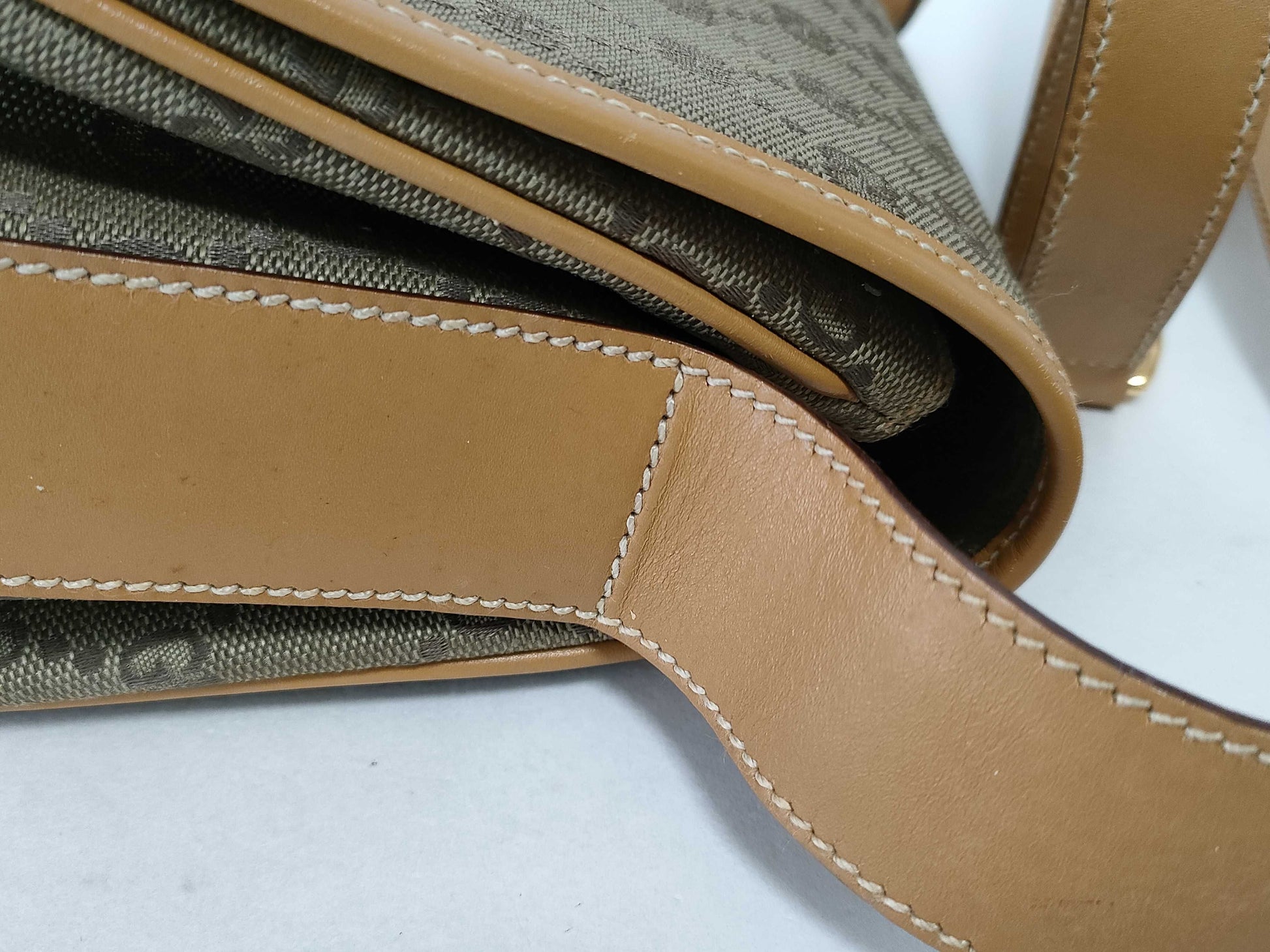 GUCCI GG Canvas Gucci 001/855/1625 Shoulder Bag