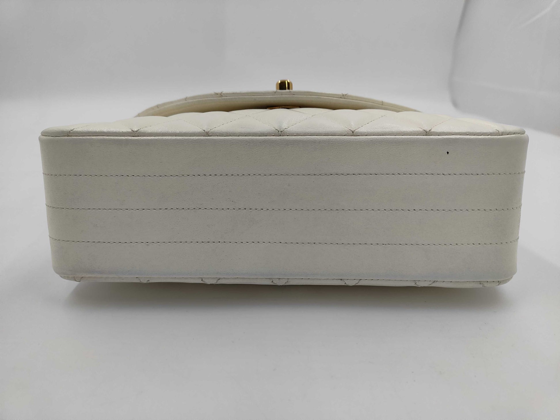 CHANEL Matlasse Lambskin Round Flap Chain White Shoulder Bag