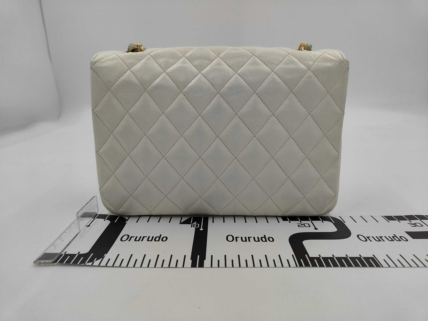 CHANEL Matlasse Lambskin Round Flap Chain White Shoulder Bag