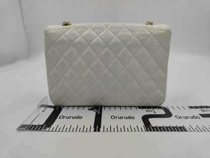 CHANEL Matlasse Lambskin Round Flap Chain White Shoulder Bag