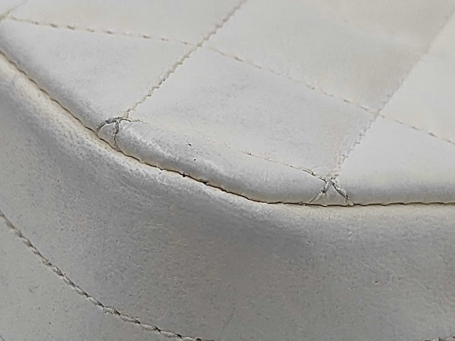 CHANEL Matlasse Lambskin Round Flap Chain White Shoulder Bag