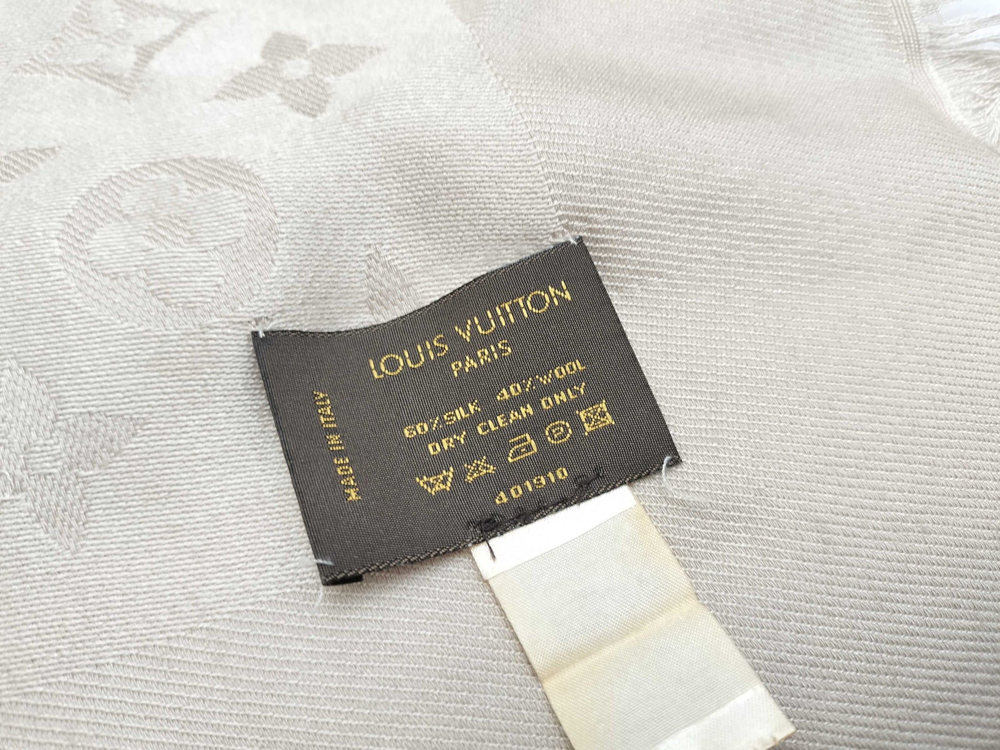 LOUIS VUITTON Louis Vuitton Beige Shawl Other Apparel
