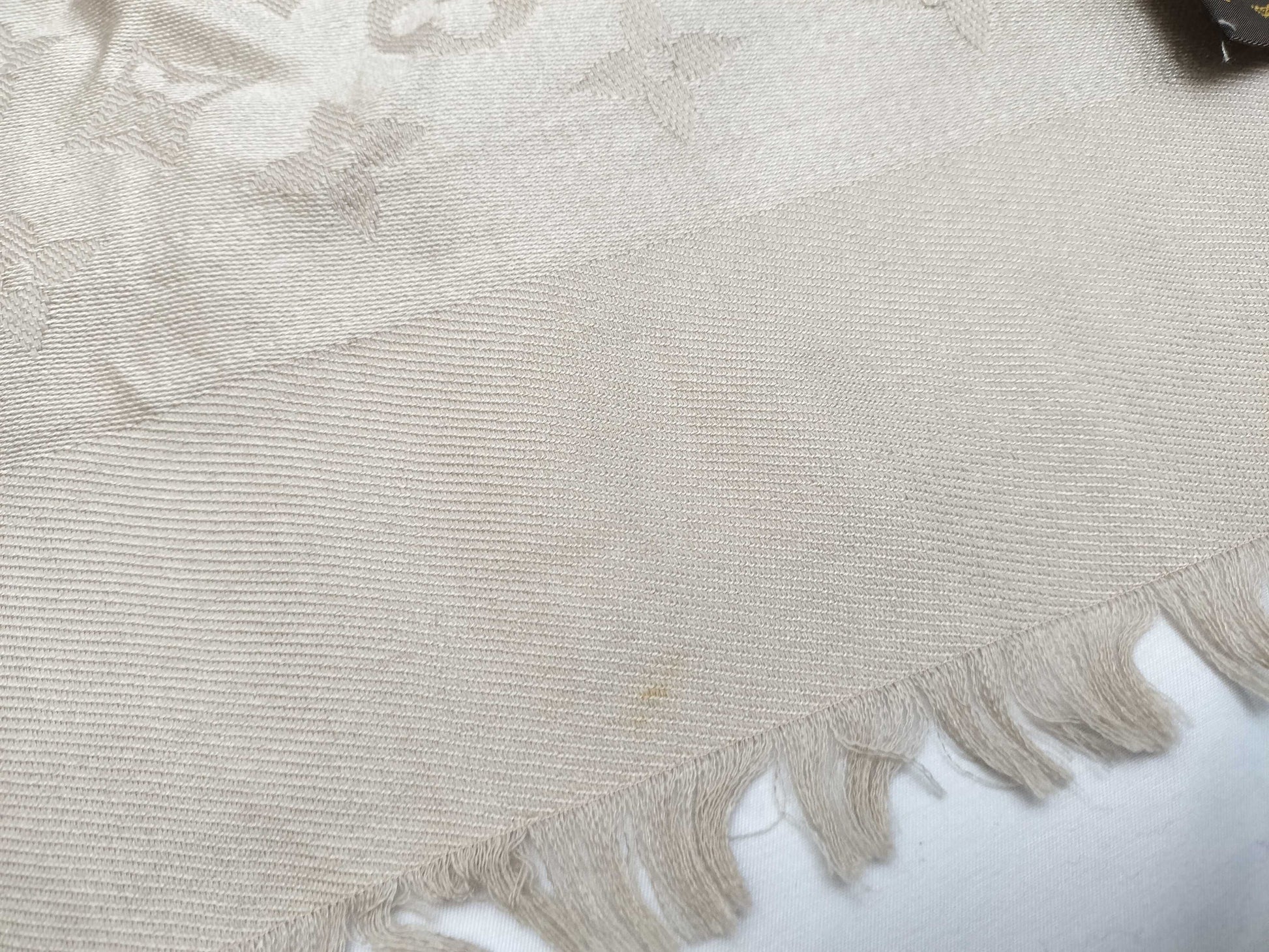 LOUIS VUITTON Louis Vuitton Beige Shawl Other Apparel