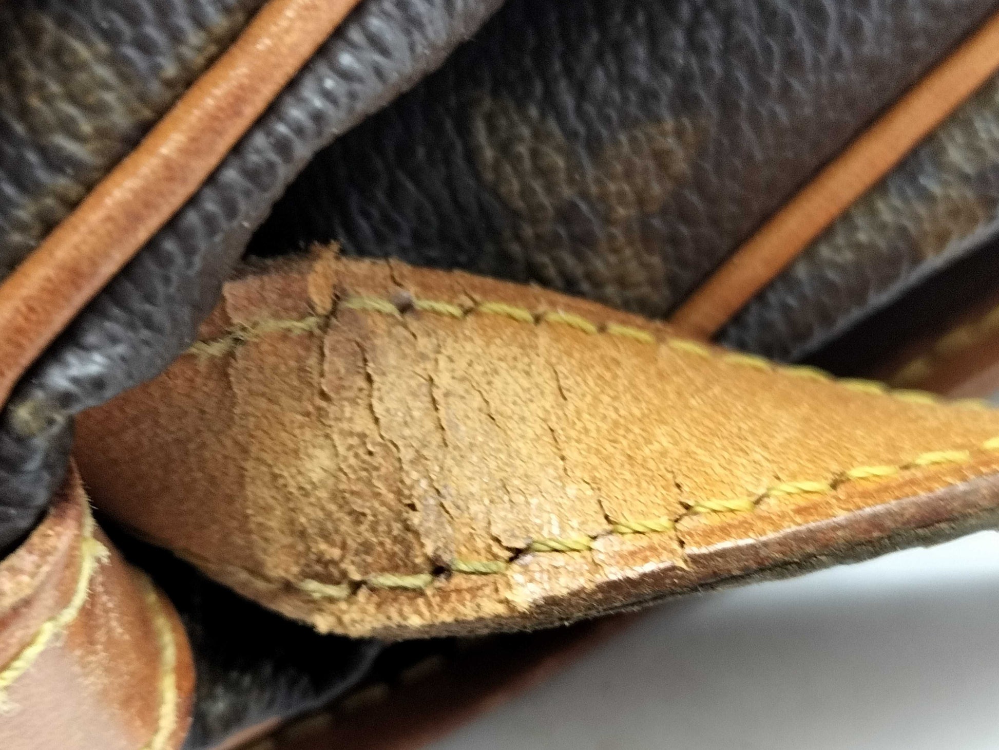 LOUIS VUITTON Monogram Monogram Saumur Messenger Bag Shoulder Bag