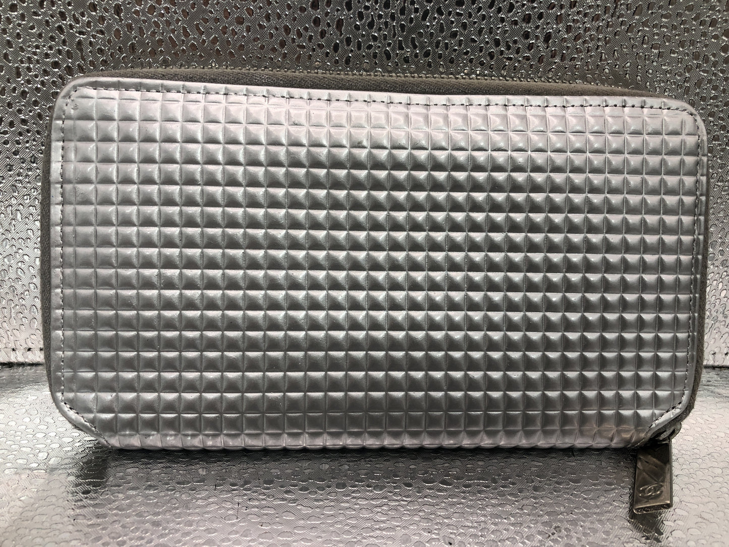 CHANEL Micro Chocolate Bar with Round Zipper Seal 11845003 Patent Leather Silver Wallet