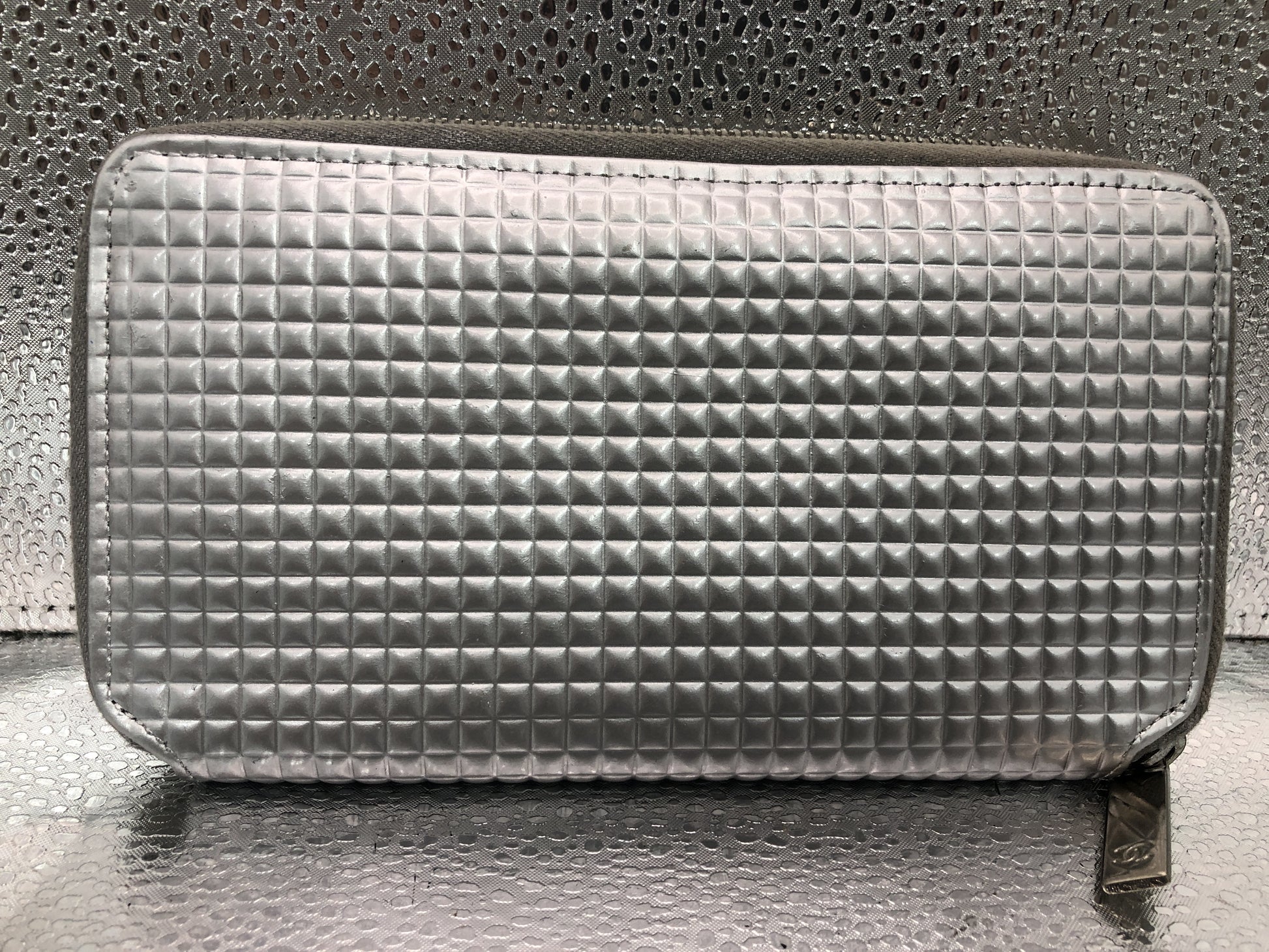 CHANEL Micro Chocolate Bar with Round Zipper Seal 11845003 Patent Leather Silver Wallet