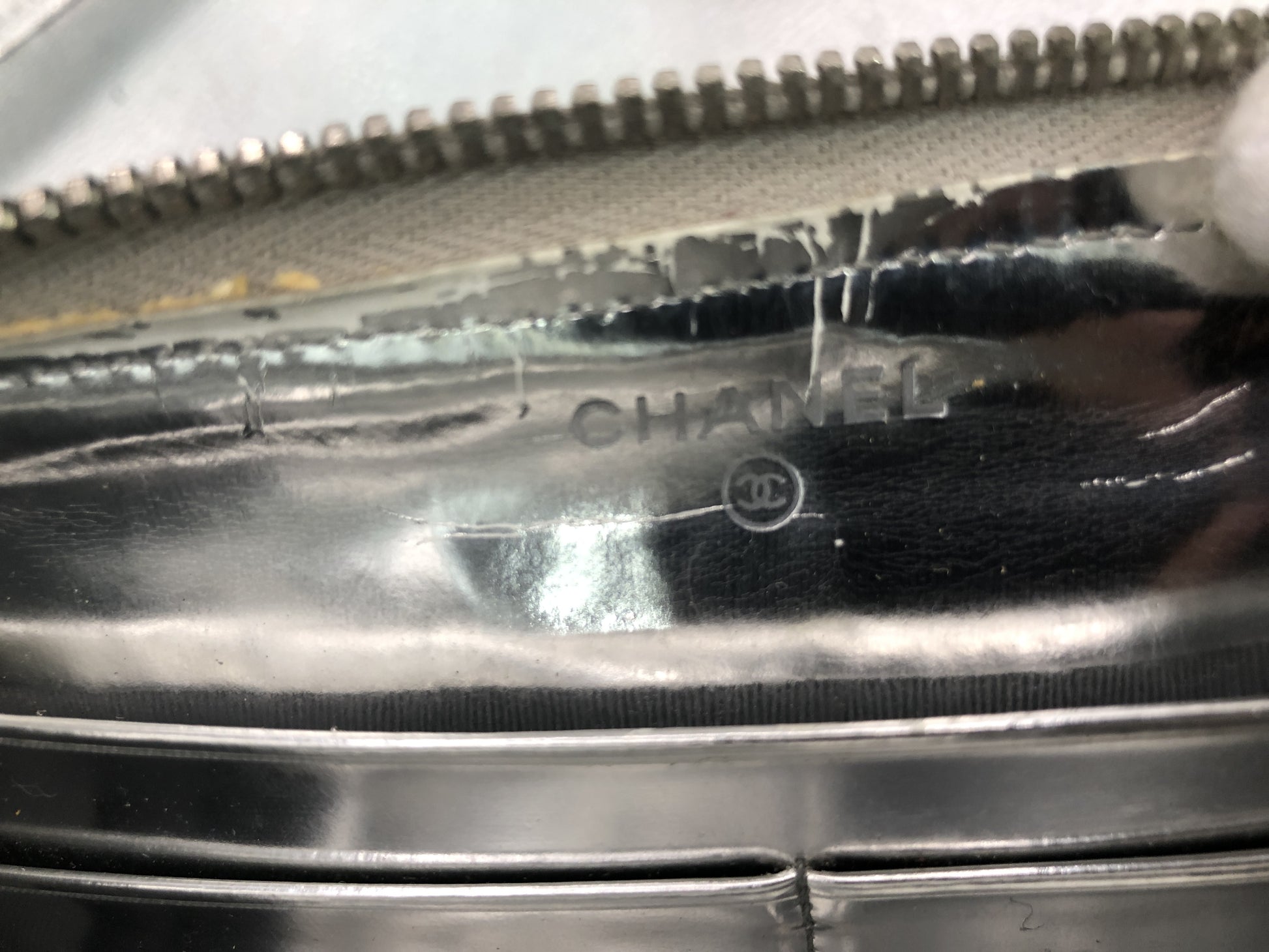 CHANEL Micro Chocolate Bar with Round Zipper Seal 11845003 Patent Leather Silver Wallet