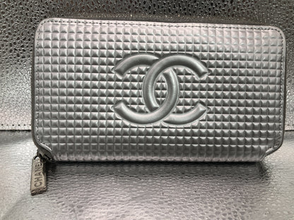 CHANEL Micro Chocolate Bar with Round Zipper Seal 11845003 Patent Leather Silver Wallet