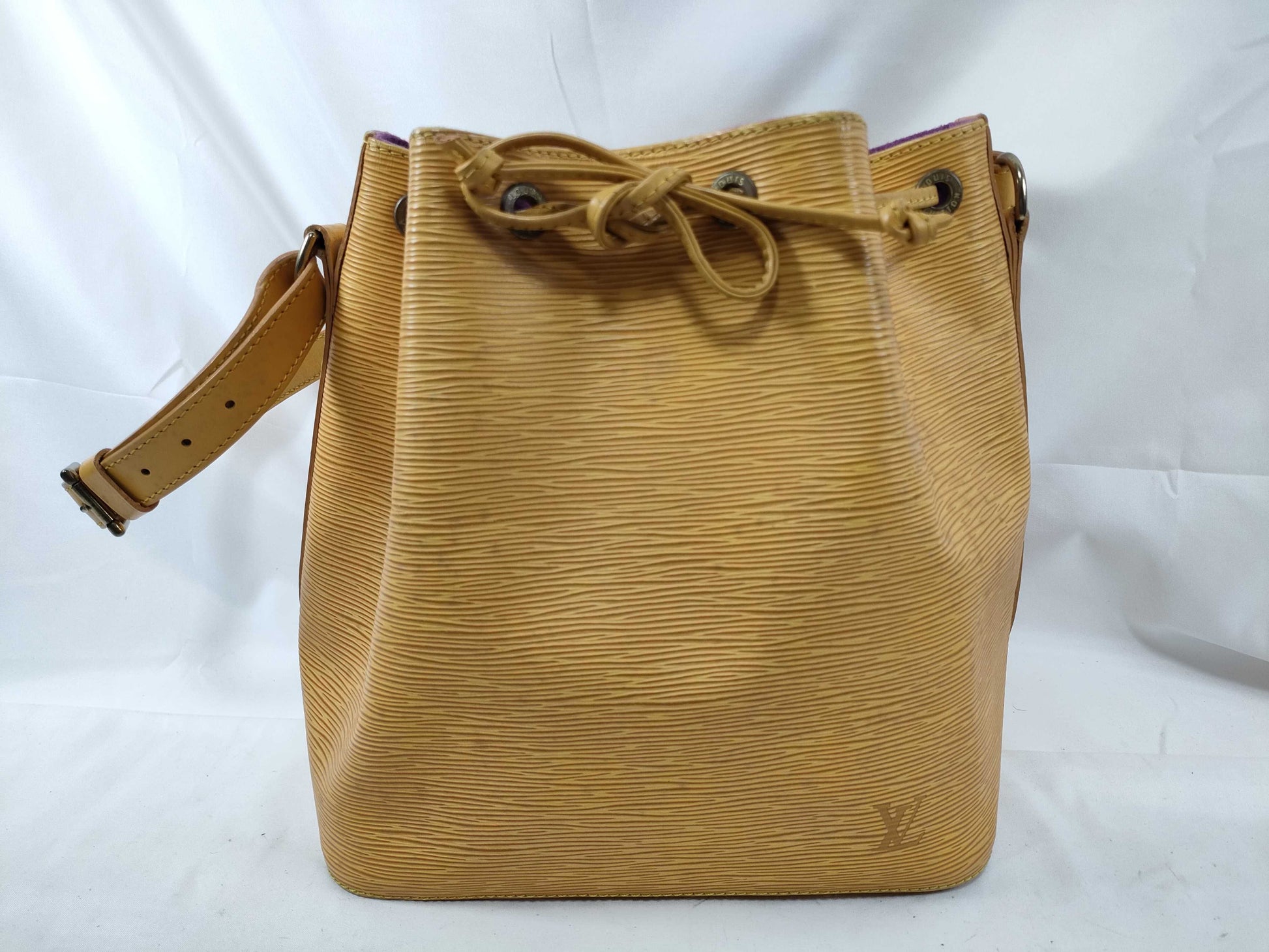 LOUIS VUITTON Epi Louis Vuitton M44019 Petit Noe AR0915 Shoulder Bag Epi Shoulder Bag