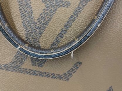 LOUIS VUITTON Louis Vuitton Monogram Giant Reverse On the Go MM Tote Bag