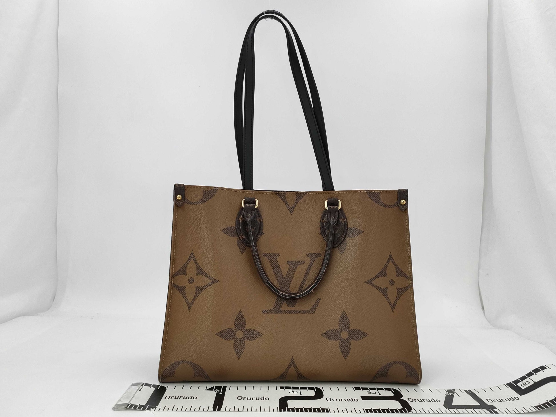 LOUIS VUITTON Louis Vuitton Monogram Giant Reverse On the Go MM Tote Bag