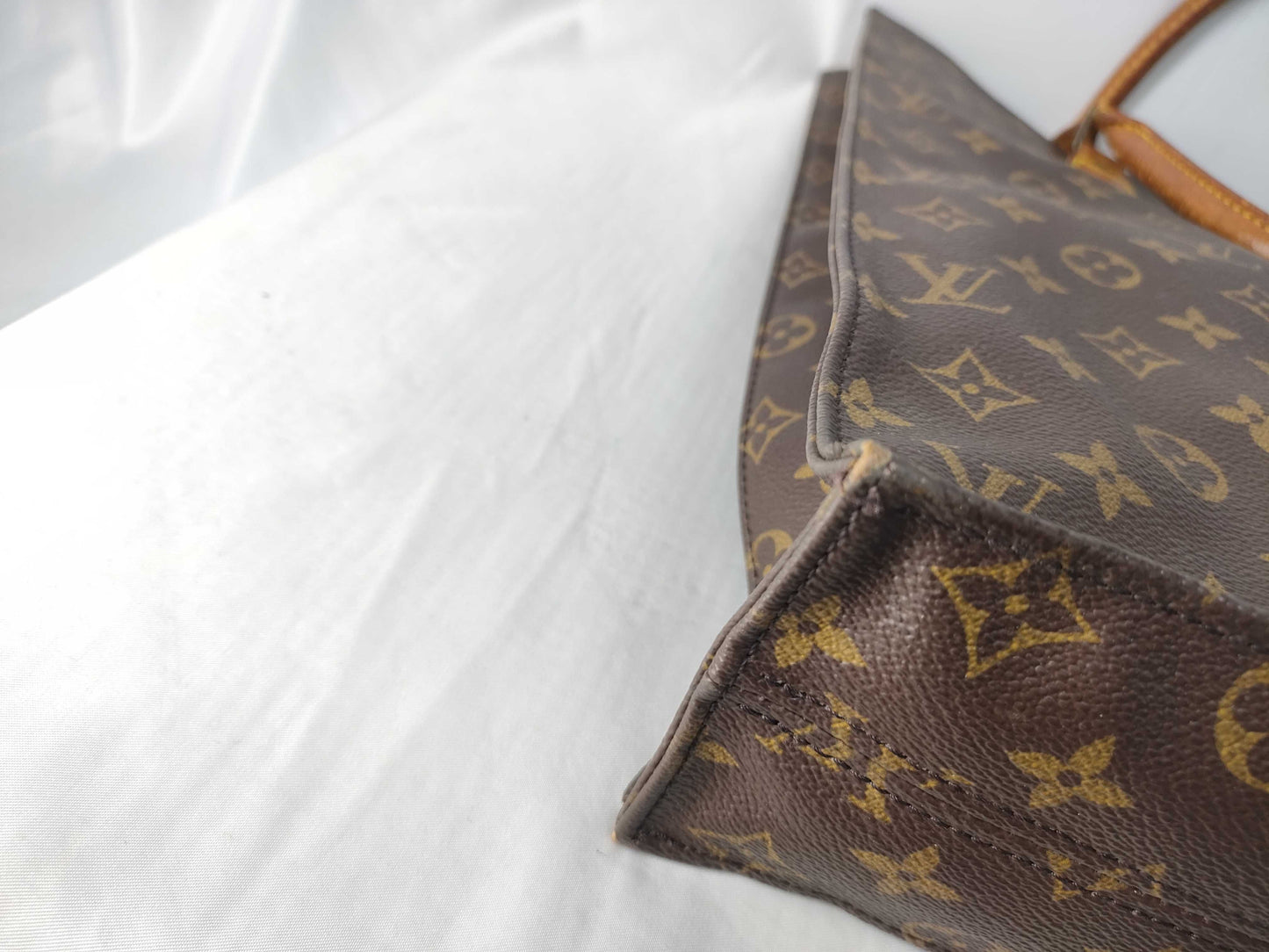 LOUIS VUITTON Monogram Louis Vuitton Sack Pla Monogram Handbag