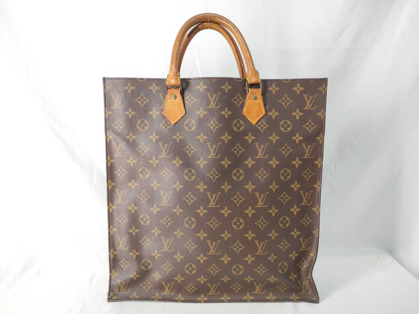 LOUIS VUITTON Monogram Louis Vuitton Sack Pla Monogram Handbag