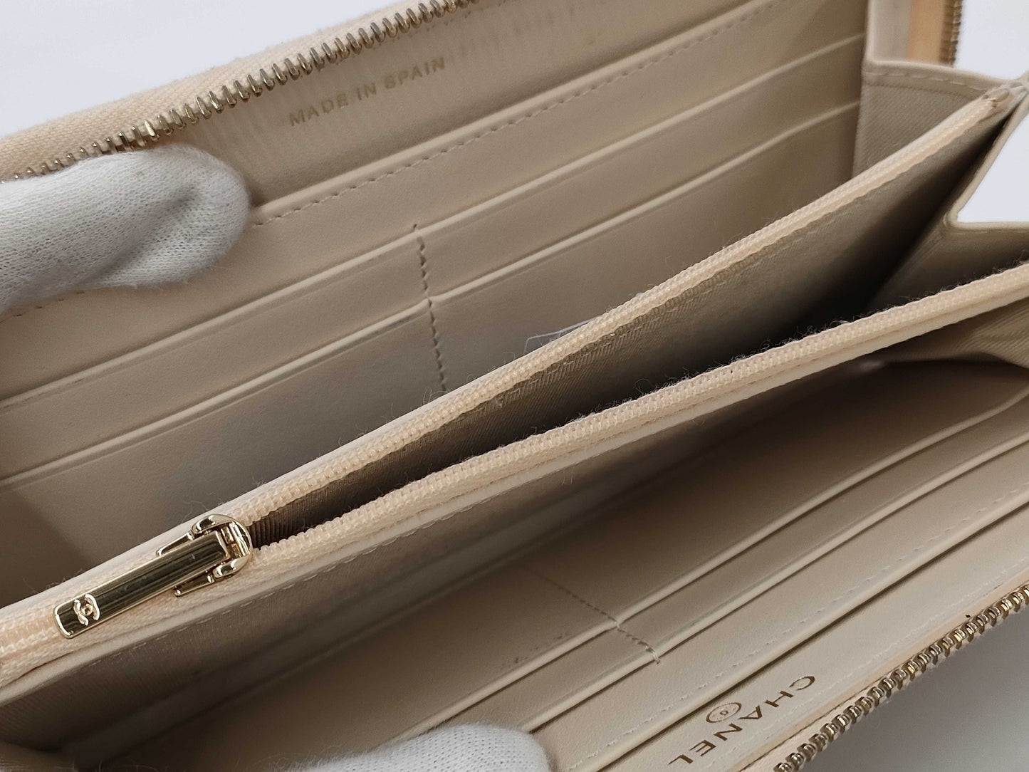 CHANEL Mattrasse Round Zip Long Wallet Caviskin Beige Wallet